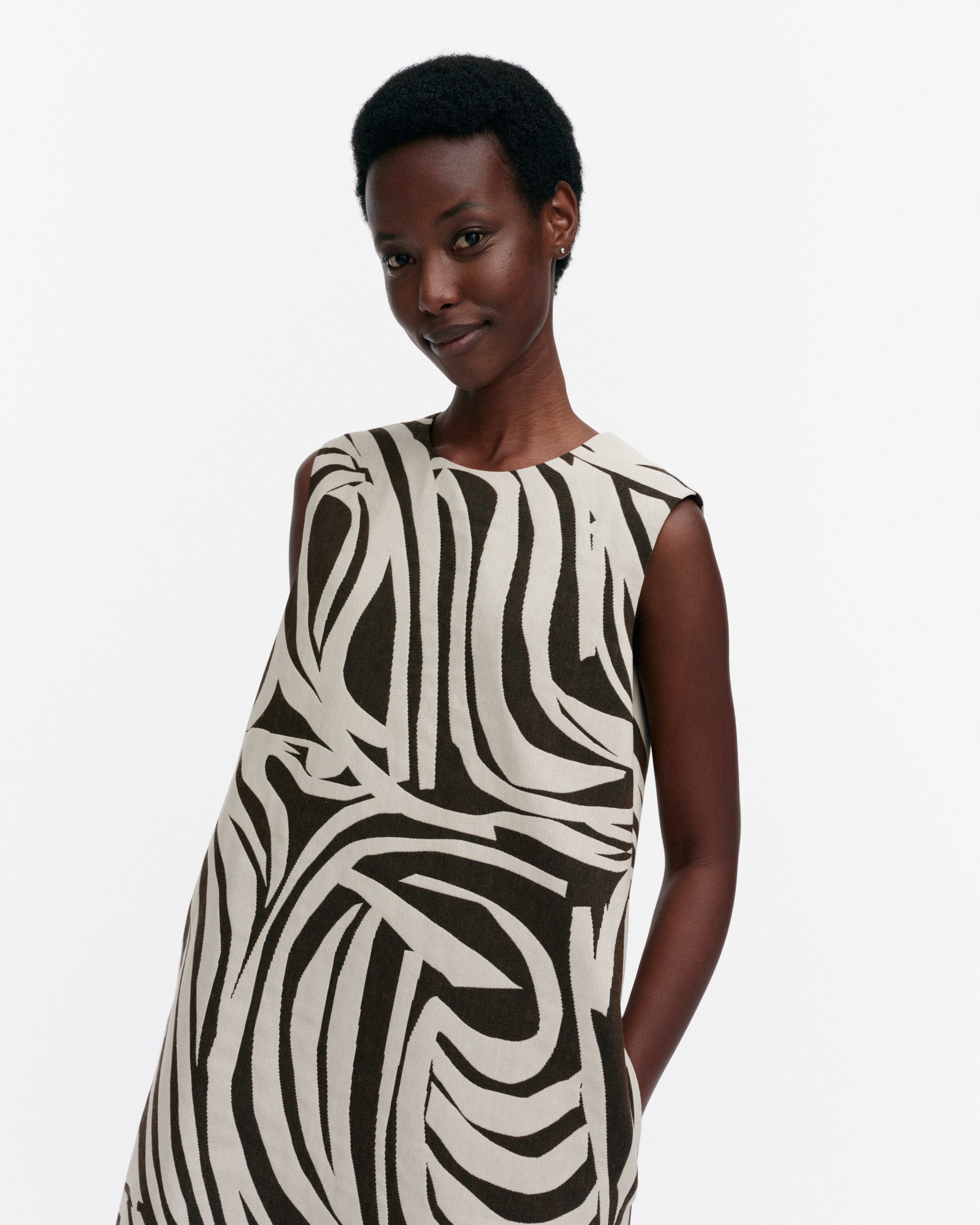 Hahmo Jokuraita, Dress, light beige, dark brown,