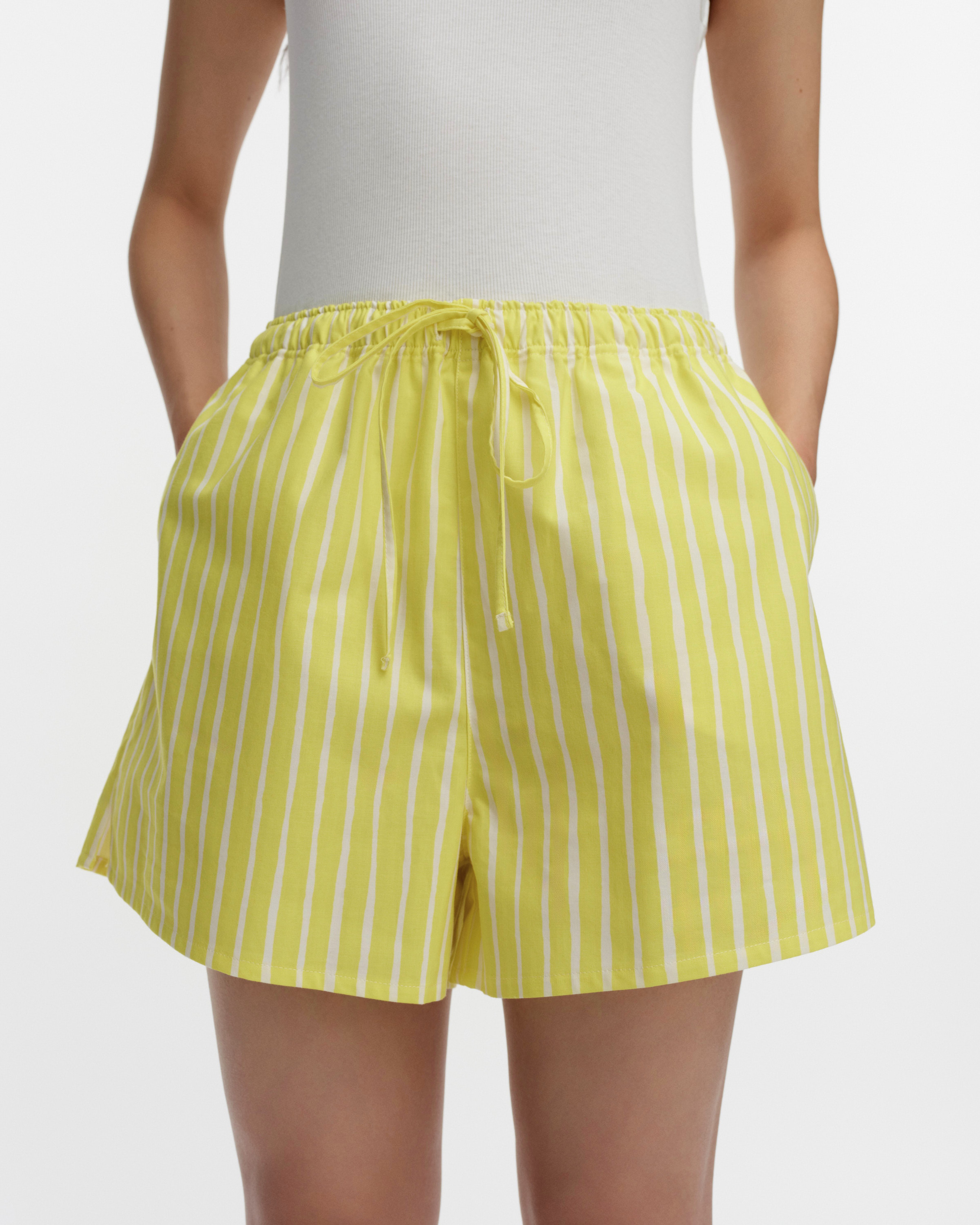 Diagonaali Piccolo, Kioski shorts, yellow, white,