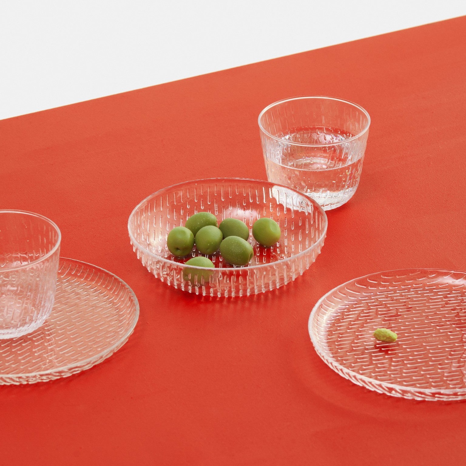 Syksy glasses, plates and bowls.