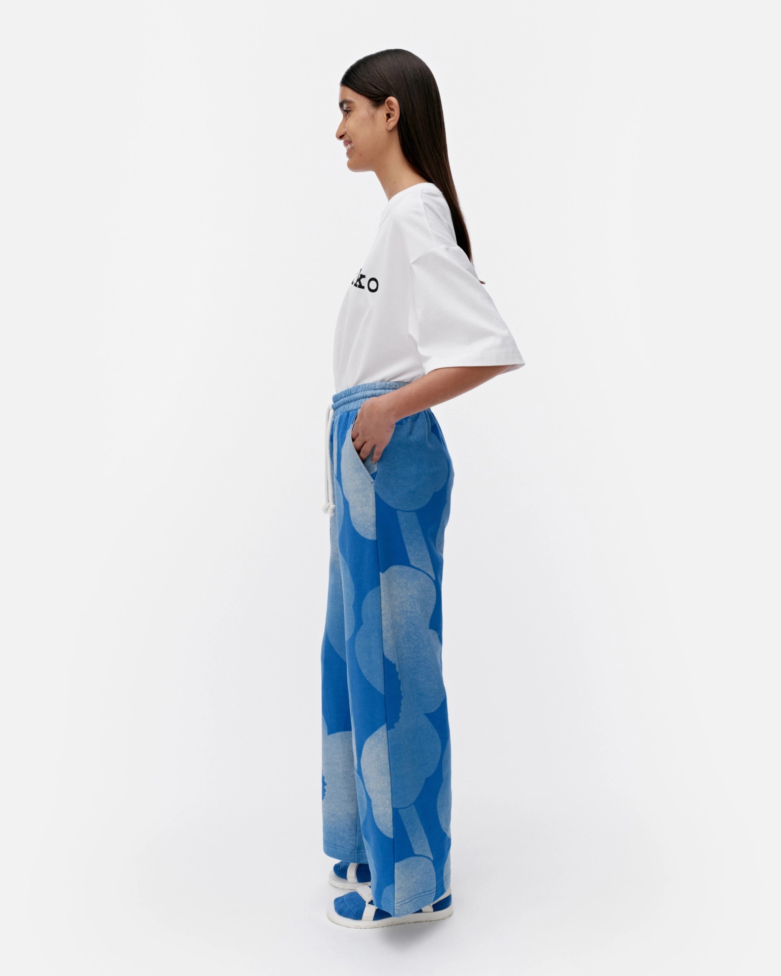 Varret Unikko, Kioski trousers, blue, off white,
