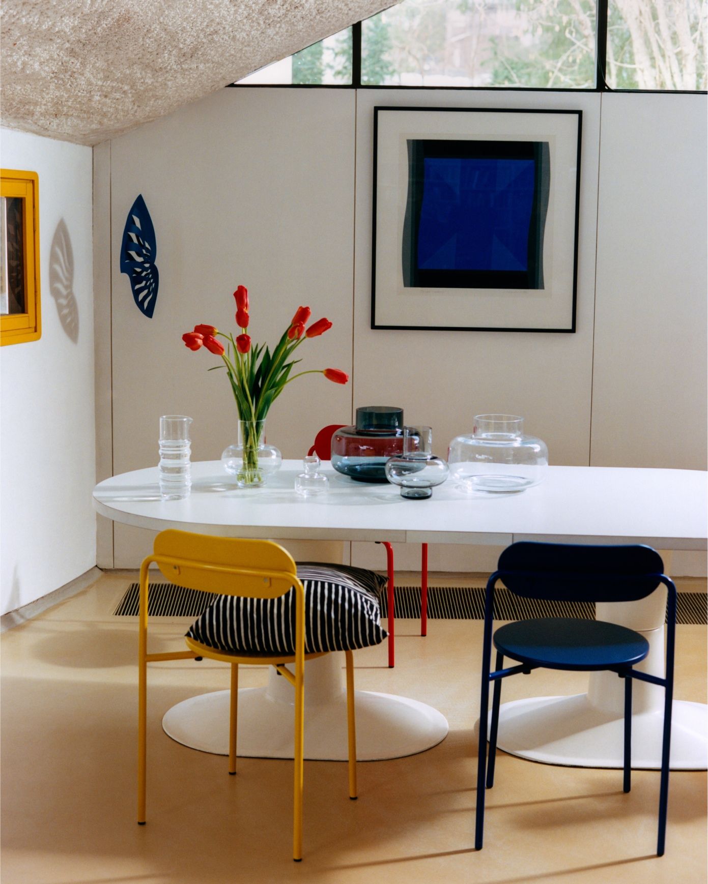 Tablesetting with Marimekko vases.