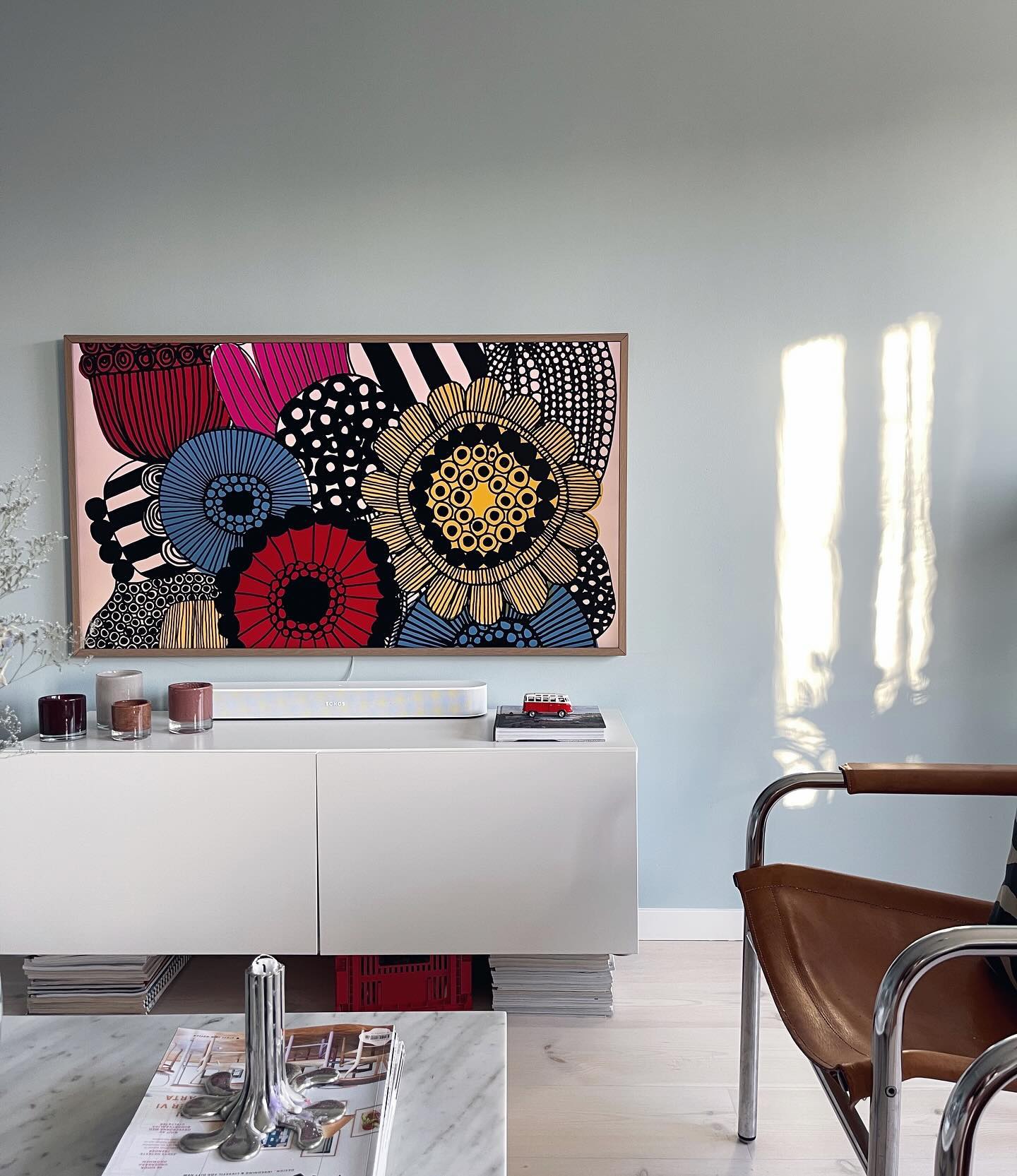 Samsung and Marimekko collaboration art frame for tv in Siirtolapuutarha pattern