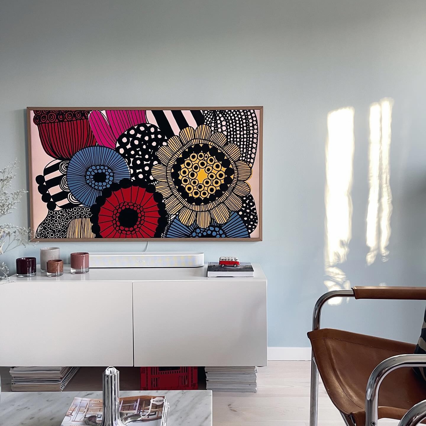 Samsung and Marimekko collaboration art frame for tv in Siirtolapuutarha pattern