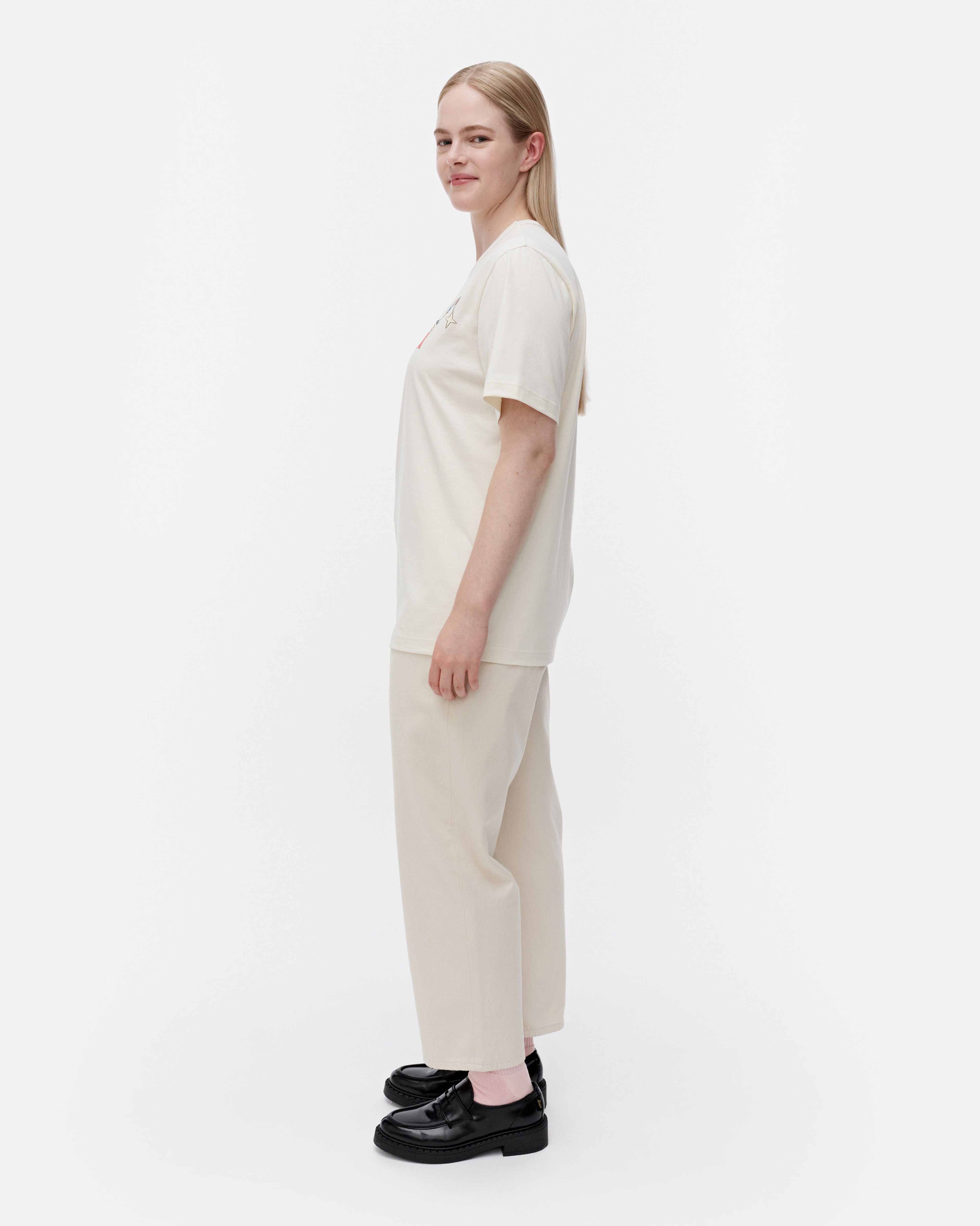 Vihne Flying Serpent placement, Kioski t-shirt, off white, red, green,