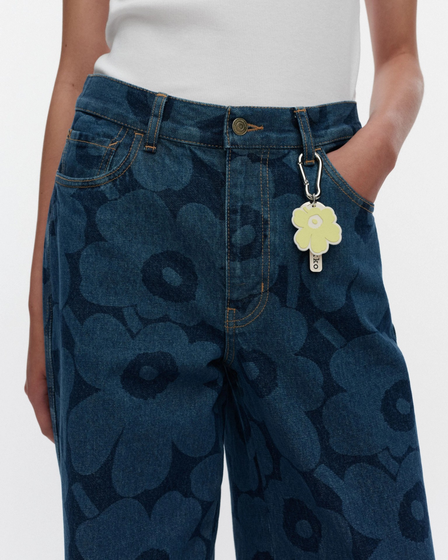 Aallokas Unikko, Kioski key chain, light yellow, off-white,