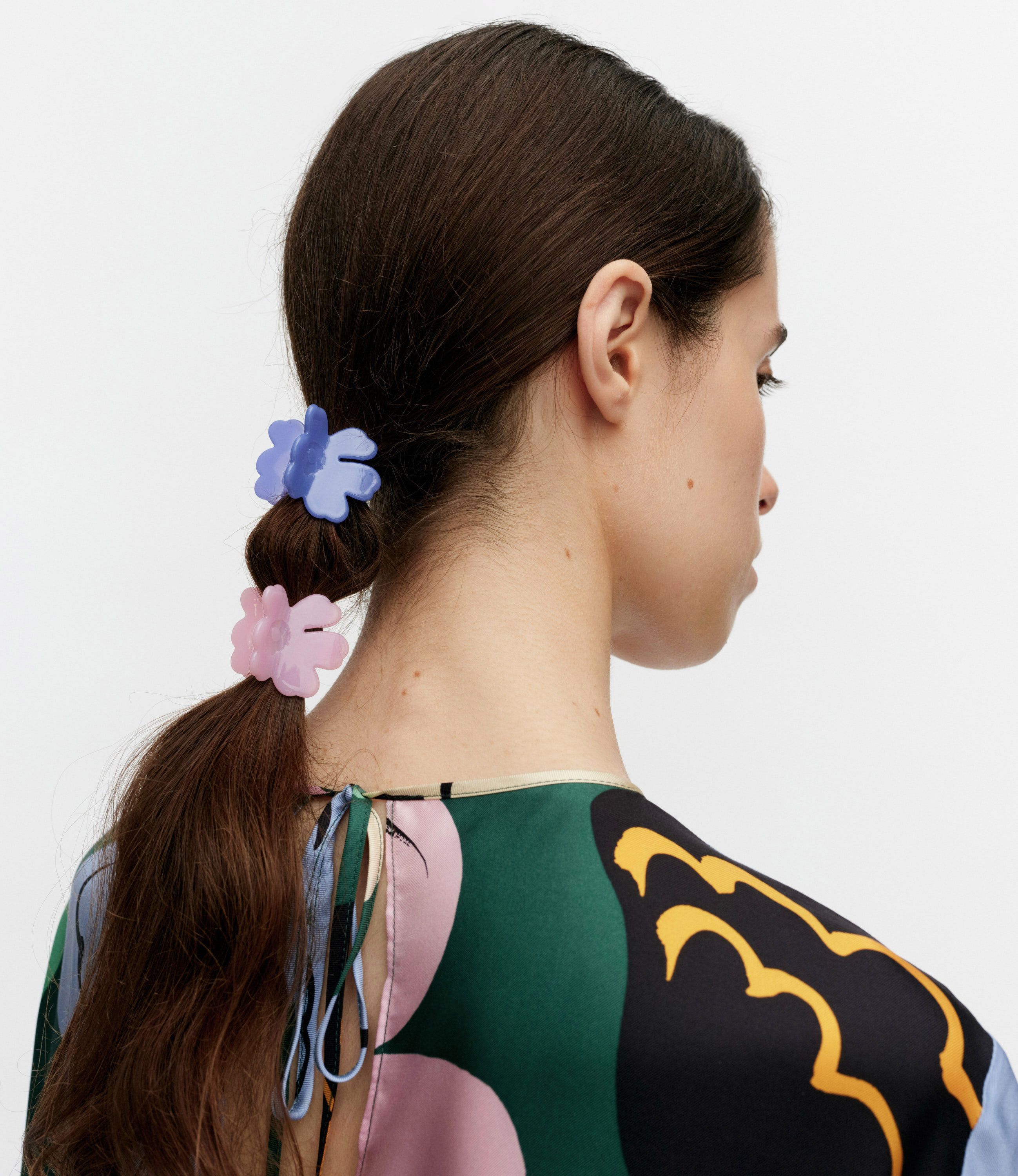 Model wearing purple and pink Nano Unikko hair clips.