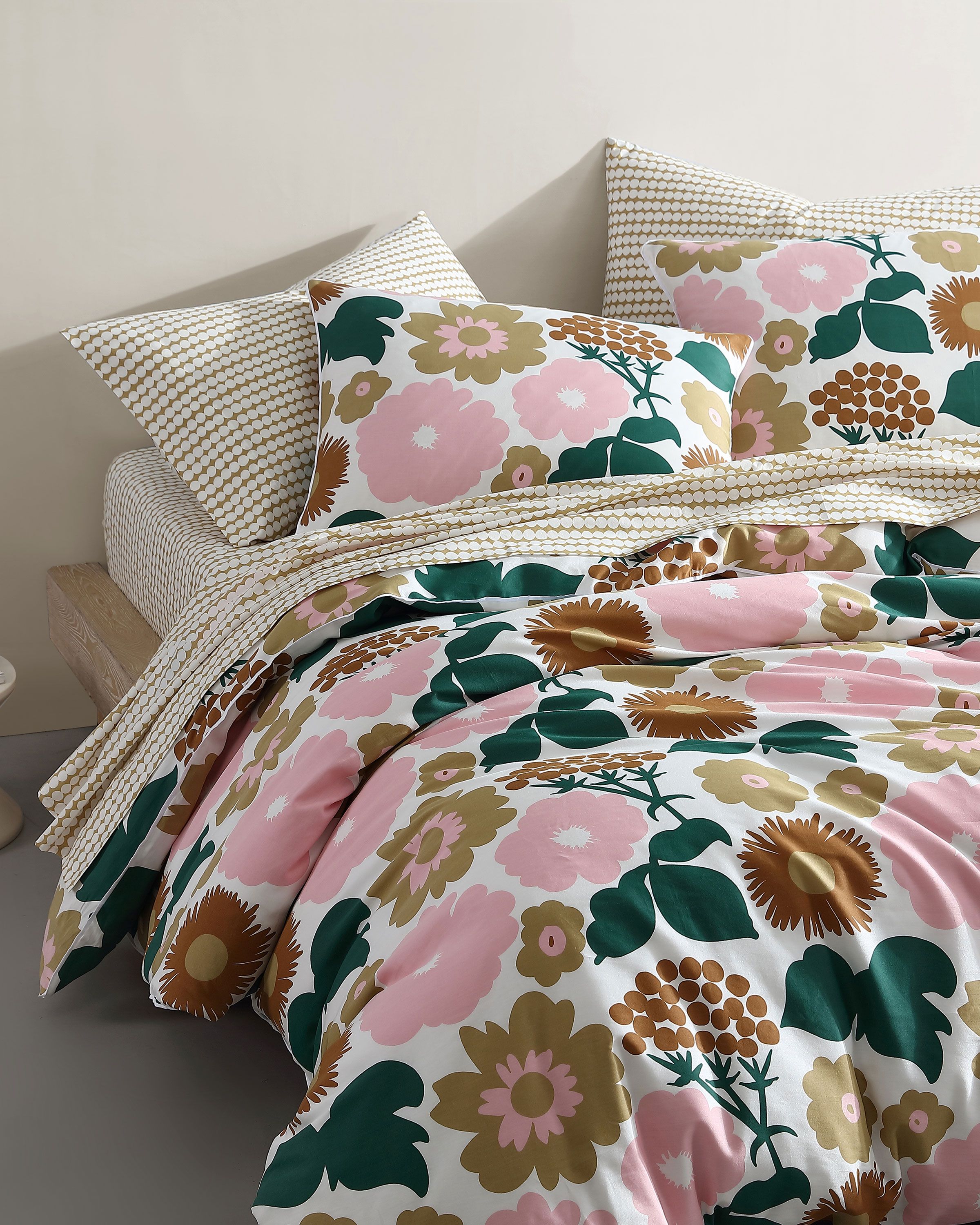 Pieni Kukkatori F/Q Duvet Cover and Sham set