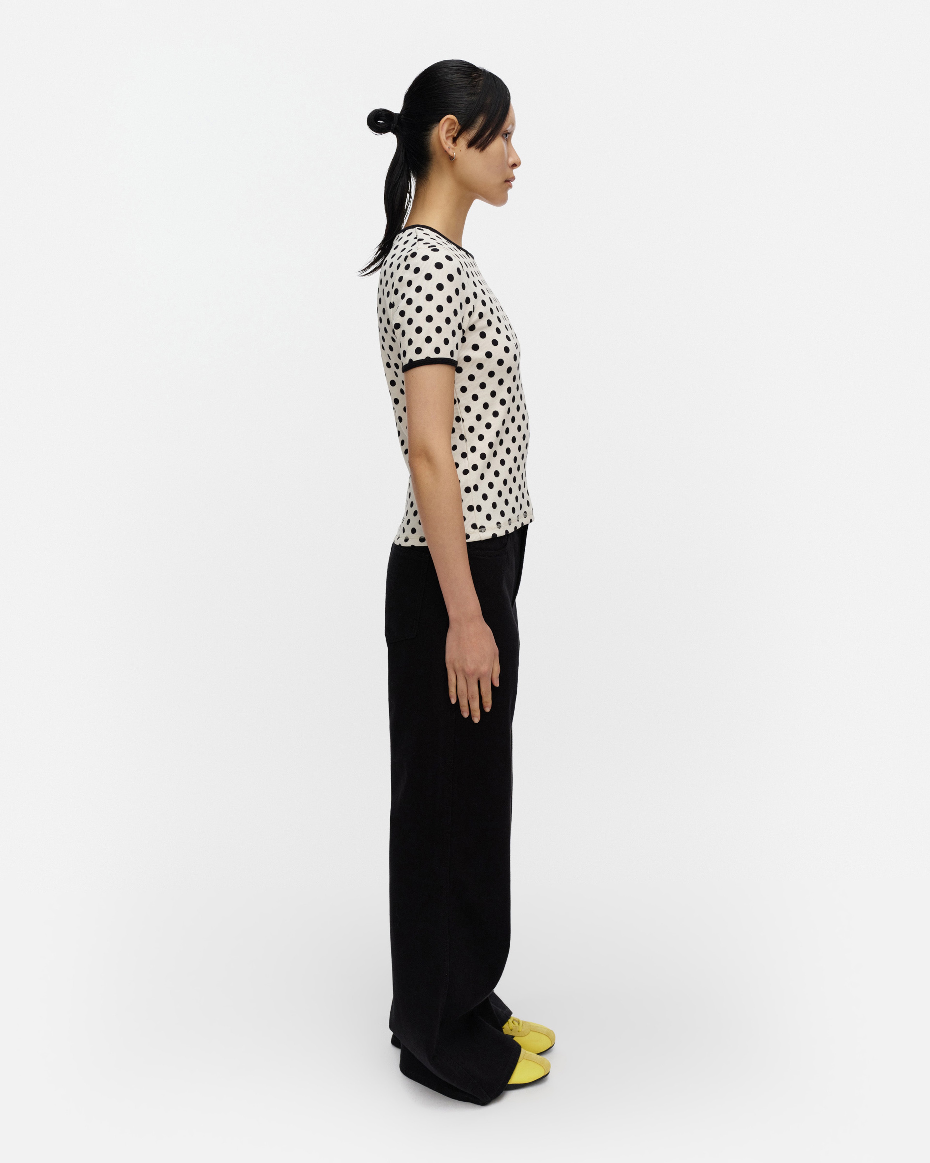 Kukkea Pallo, Kioski t-shirt, off white, black,