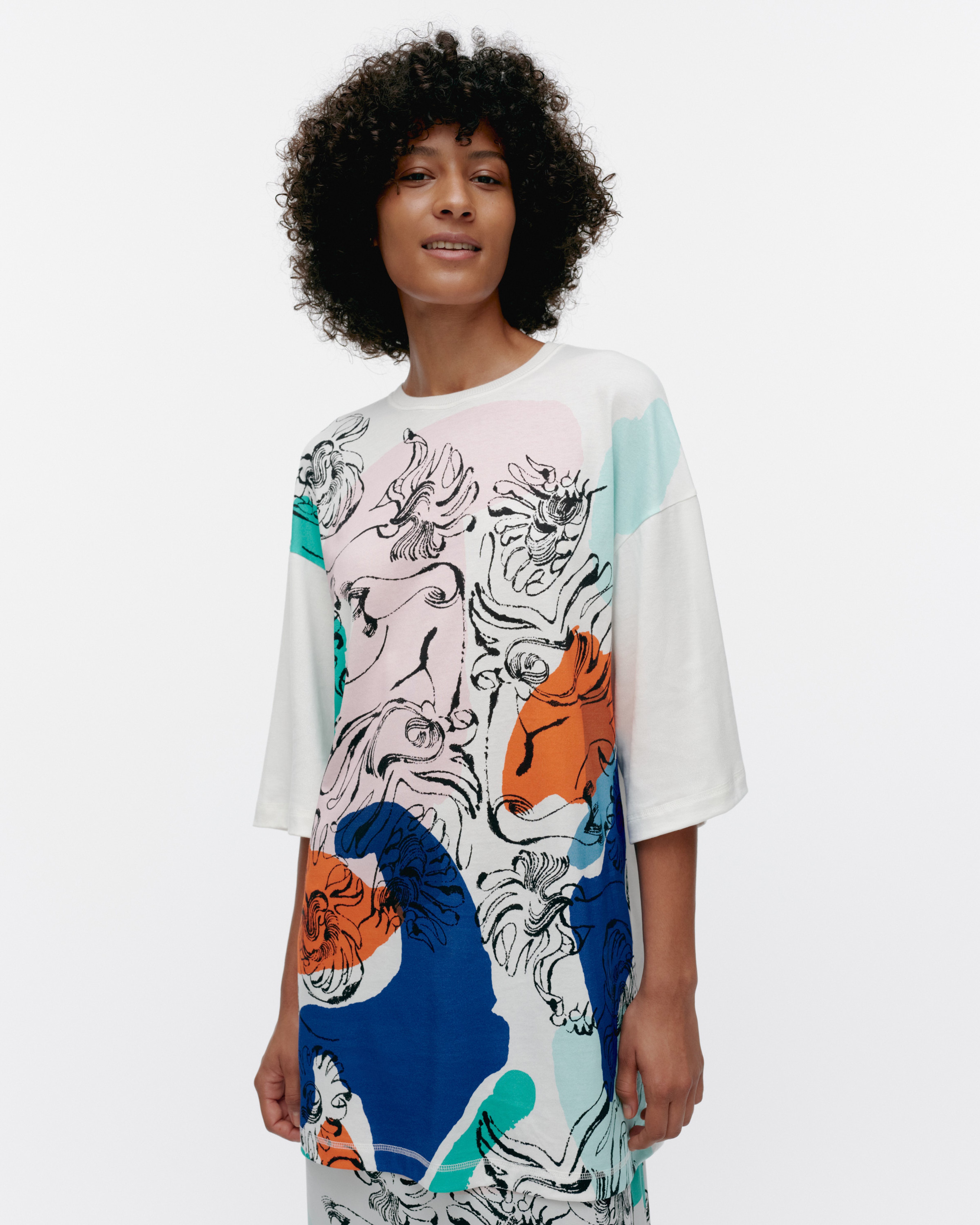 Petran Blombom Placement, T-shirt, off white, blue, green, red,