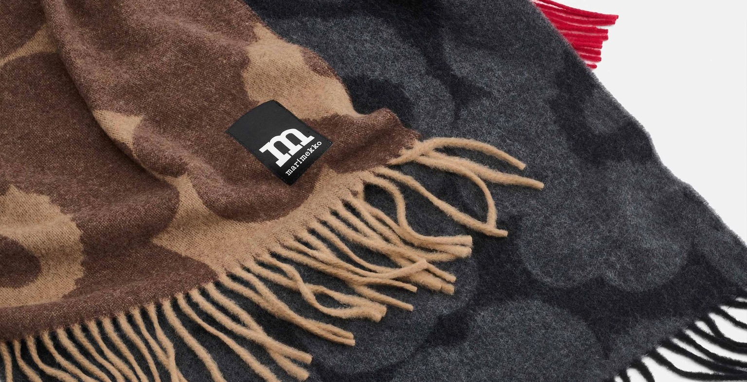Red, brown and black Unikko scarf.