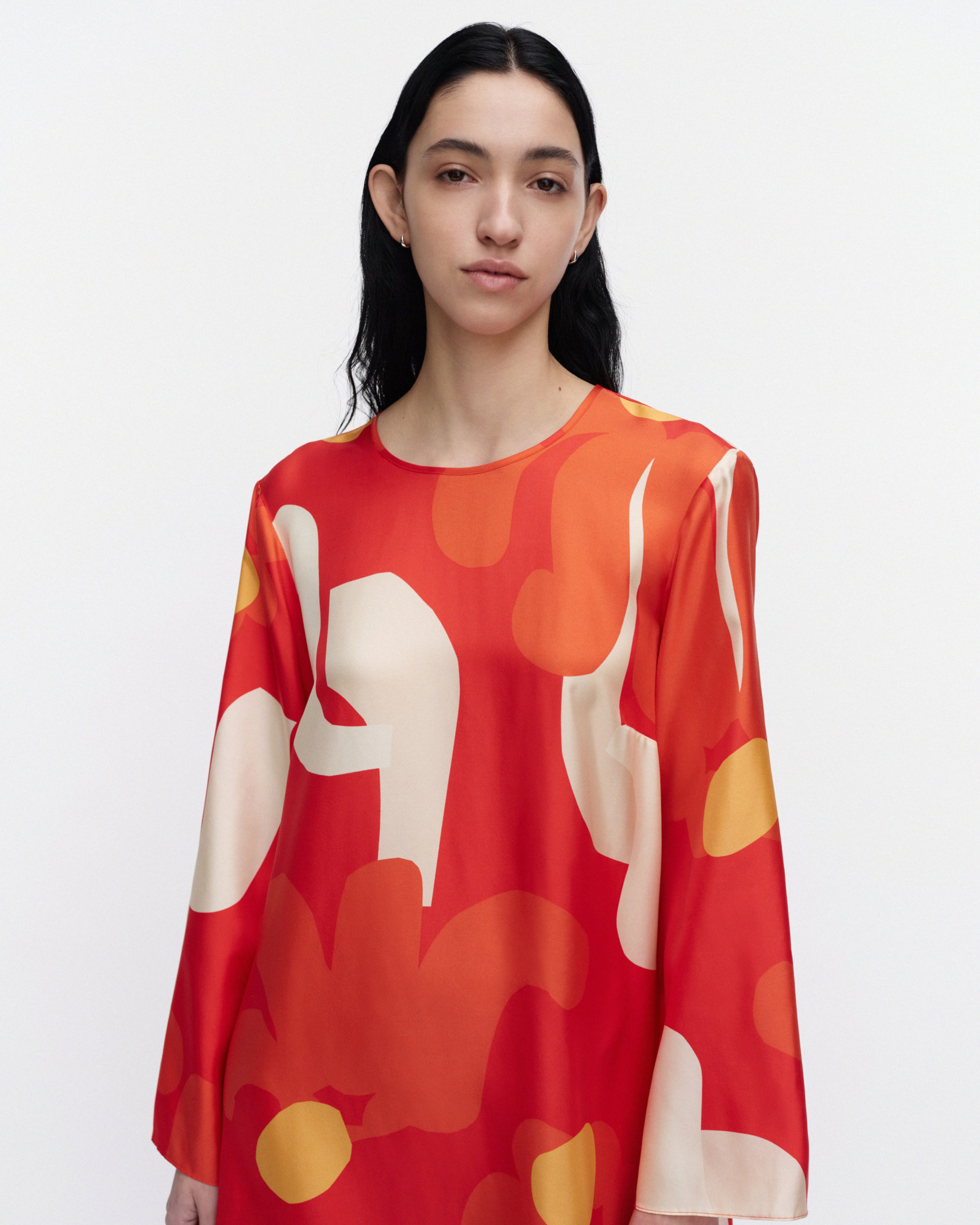 Keskenään Kukkahattu, Silk dress, red, light yellow, beige,