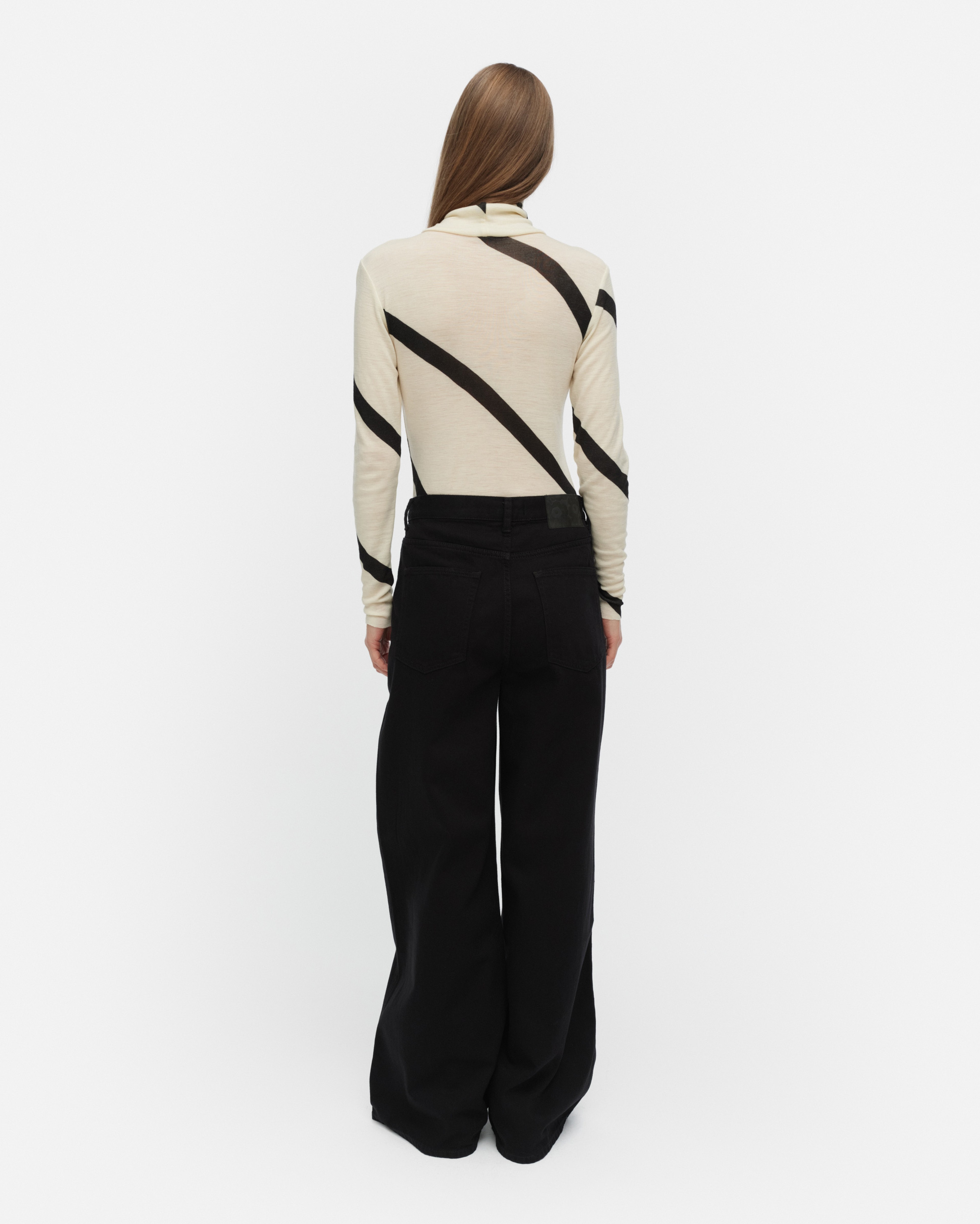 Vilina Basso, Wool turtleneck shirt, off white, black,