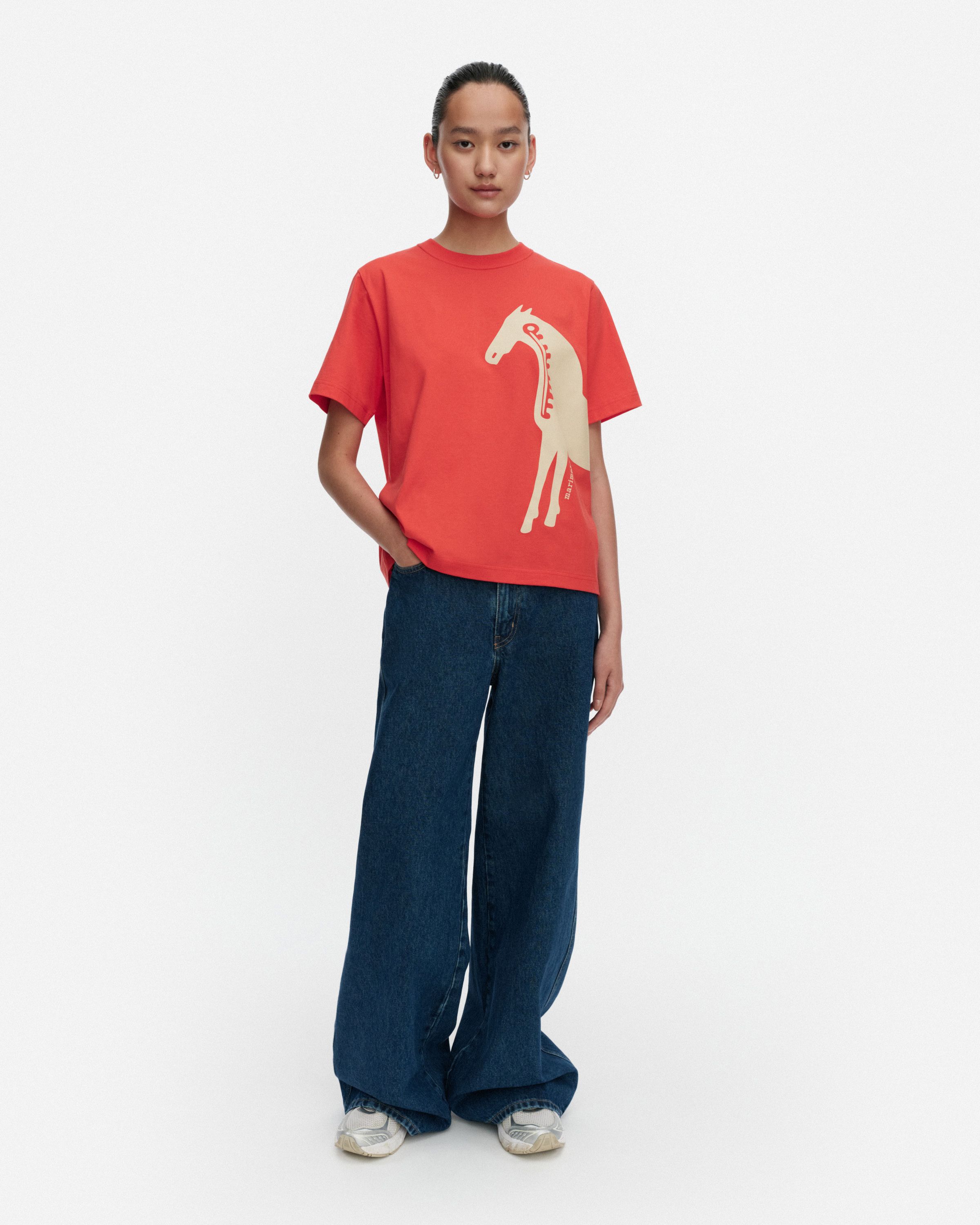 Else Musta Tamma Placement Kioski t-shirt red, beige | Marimekko