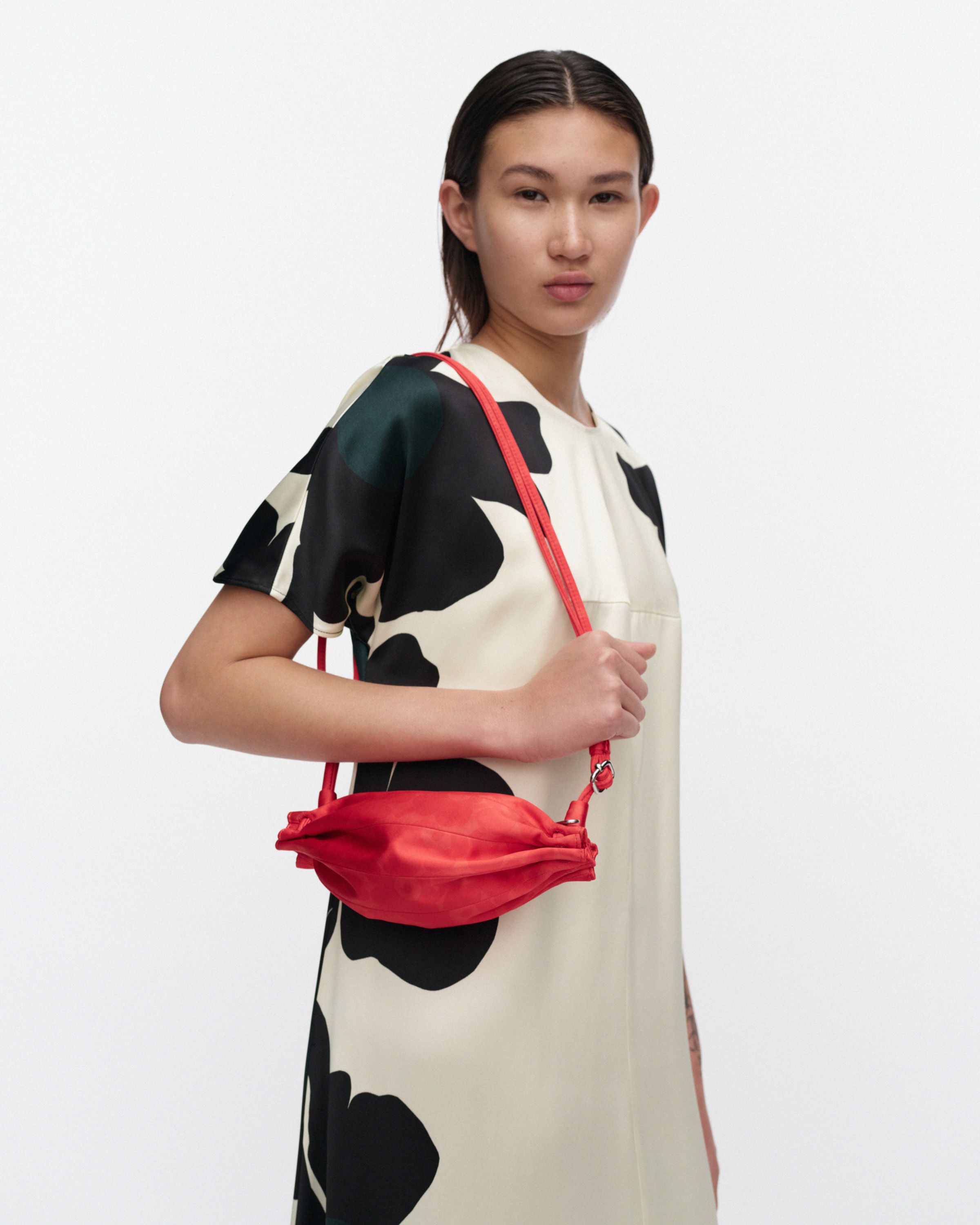 Pikku Karla Satin Unikko Shoulder bag red, red | Marimekko