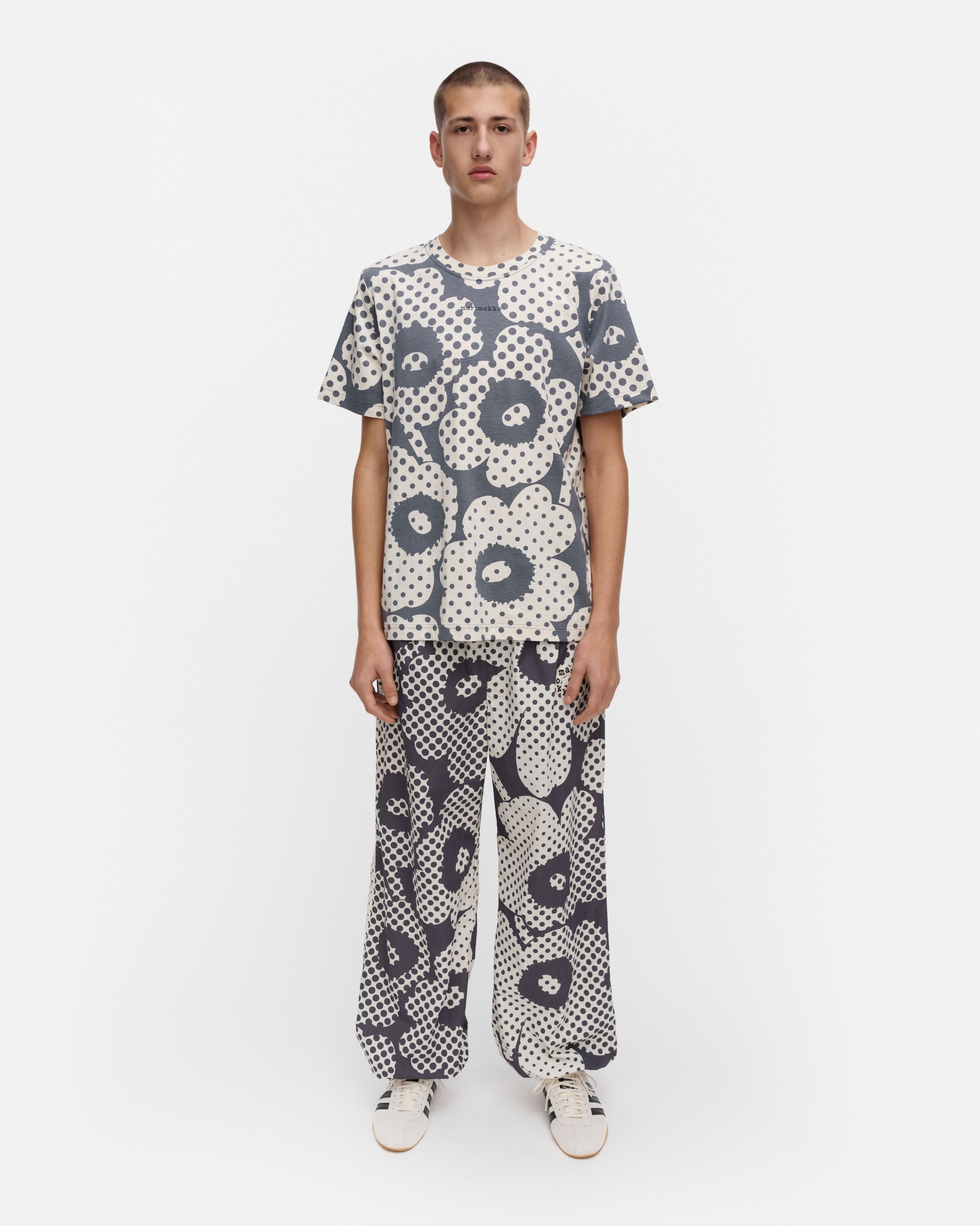 Embla Unikko Kioski t-shirt dark grey, off white | Marimekko