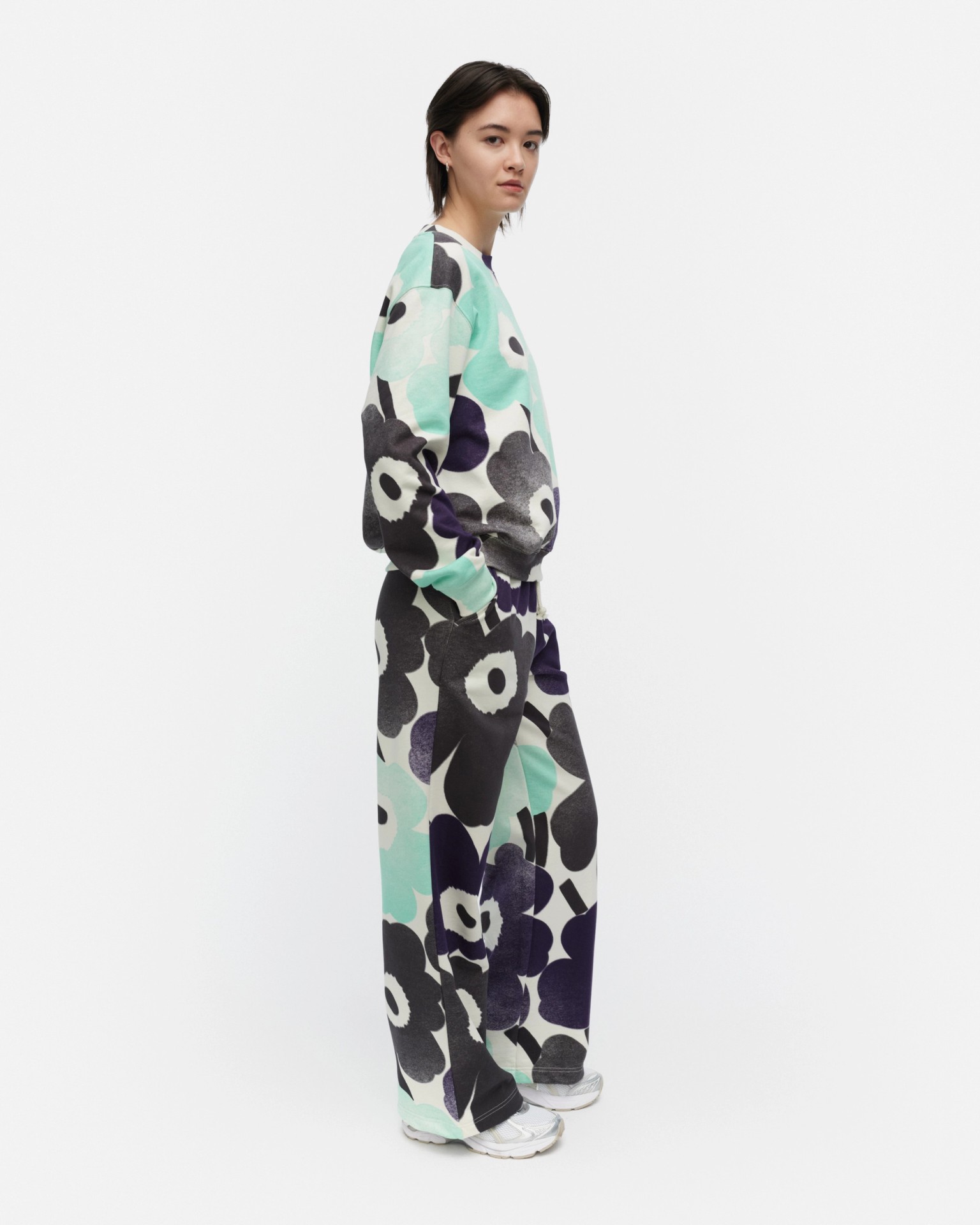 Leiot Unikko, Kioski sweatshirt, off white, mint, violet,