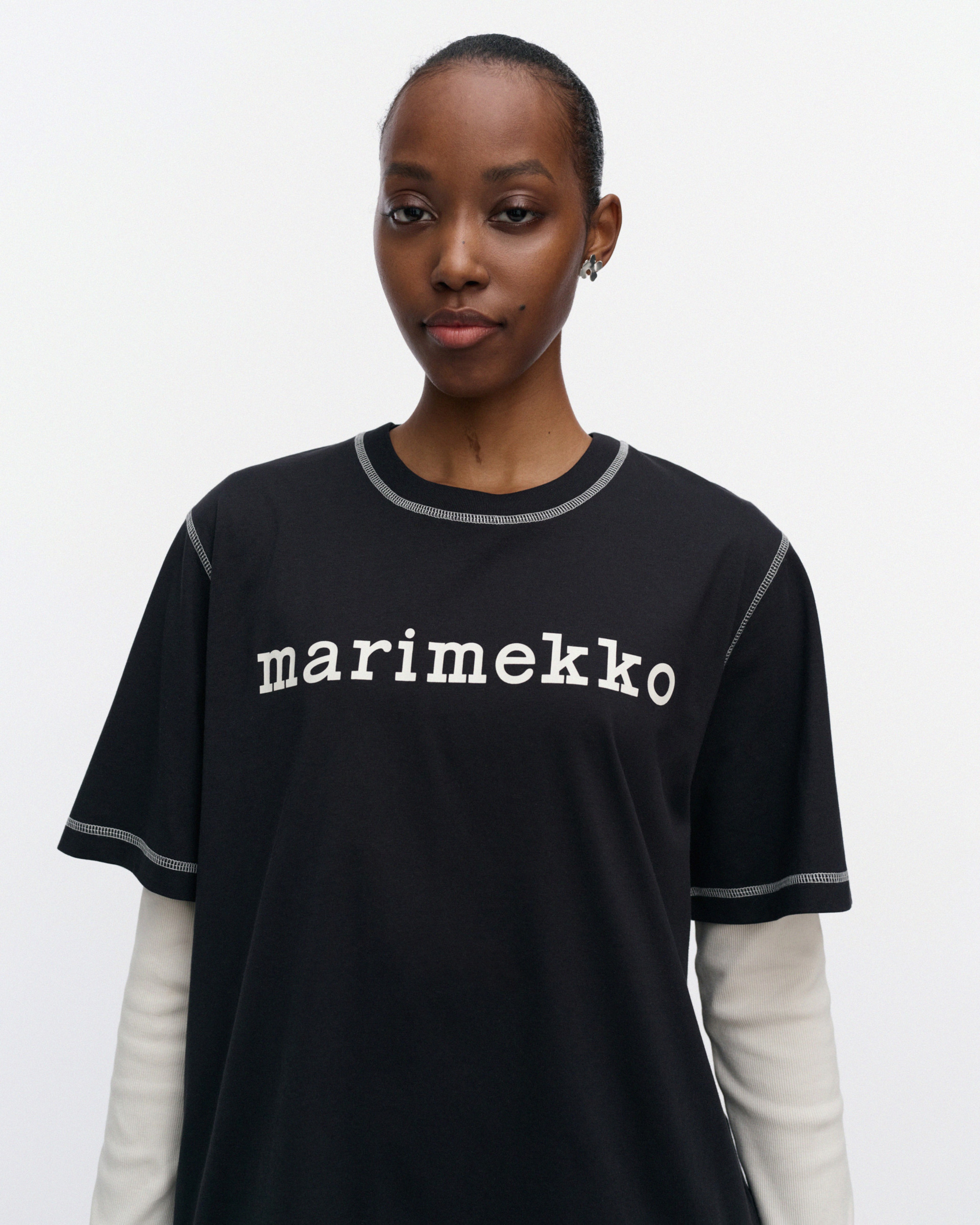 Tarttua Logo Placement, T-Shirt „Kioski“, schwarz, cremefarben,