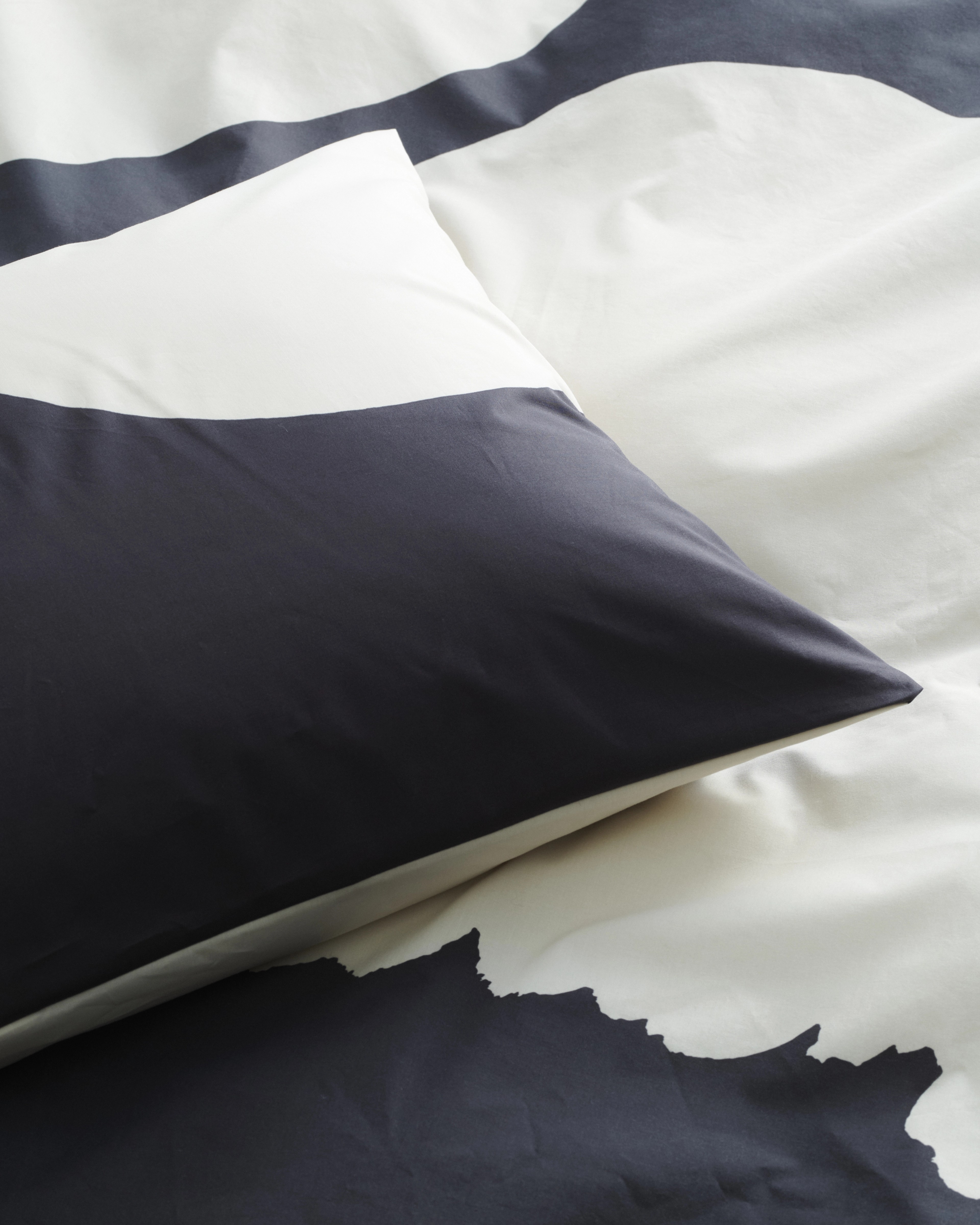 Iso Unikko F/Q Duvet cover and sham set