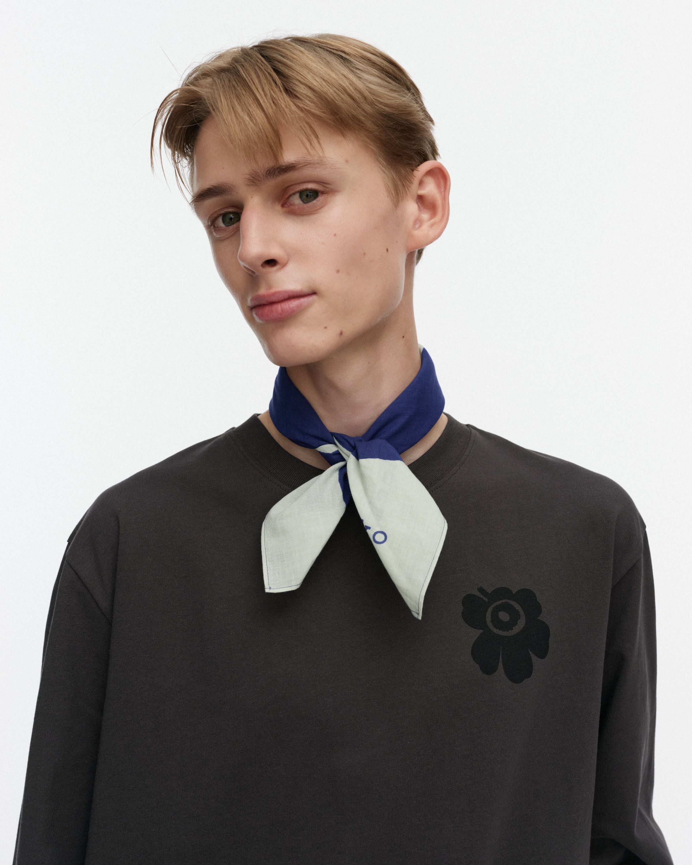 Astrilli Unikko Kioski scarf | Marimekko