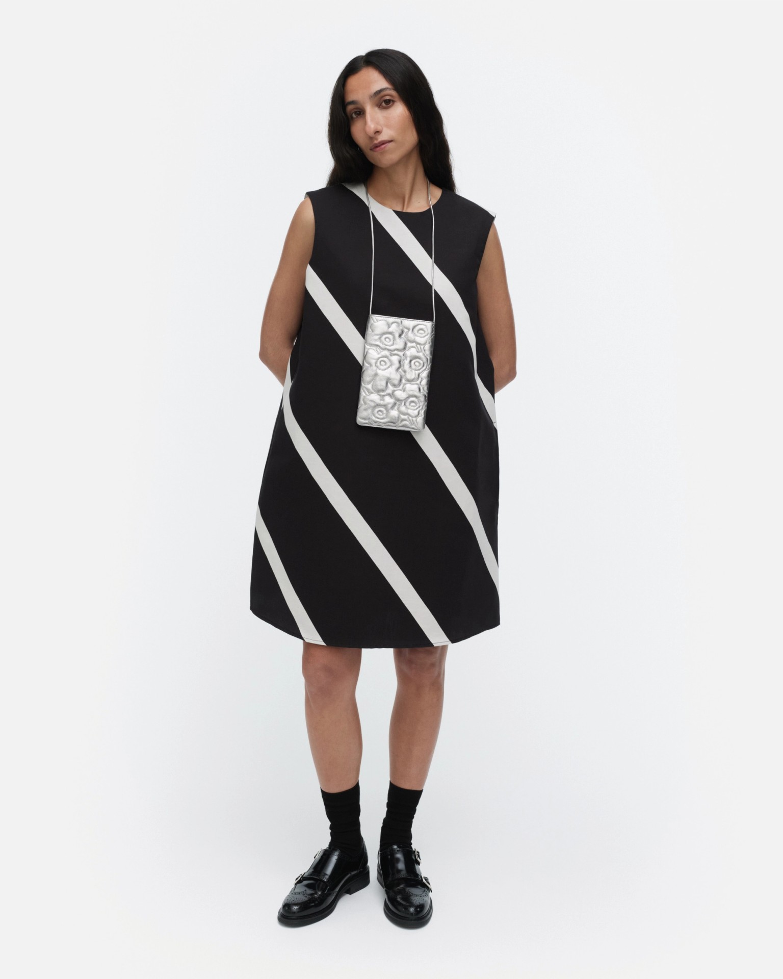 Sopiva Basso, Cotton linen dress, black, off white,