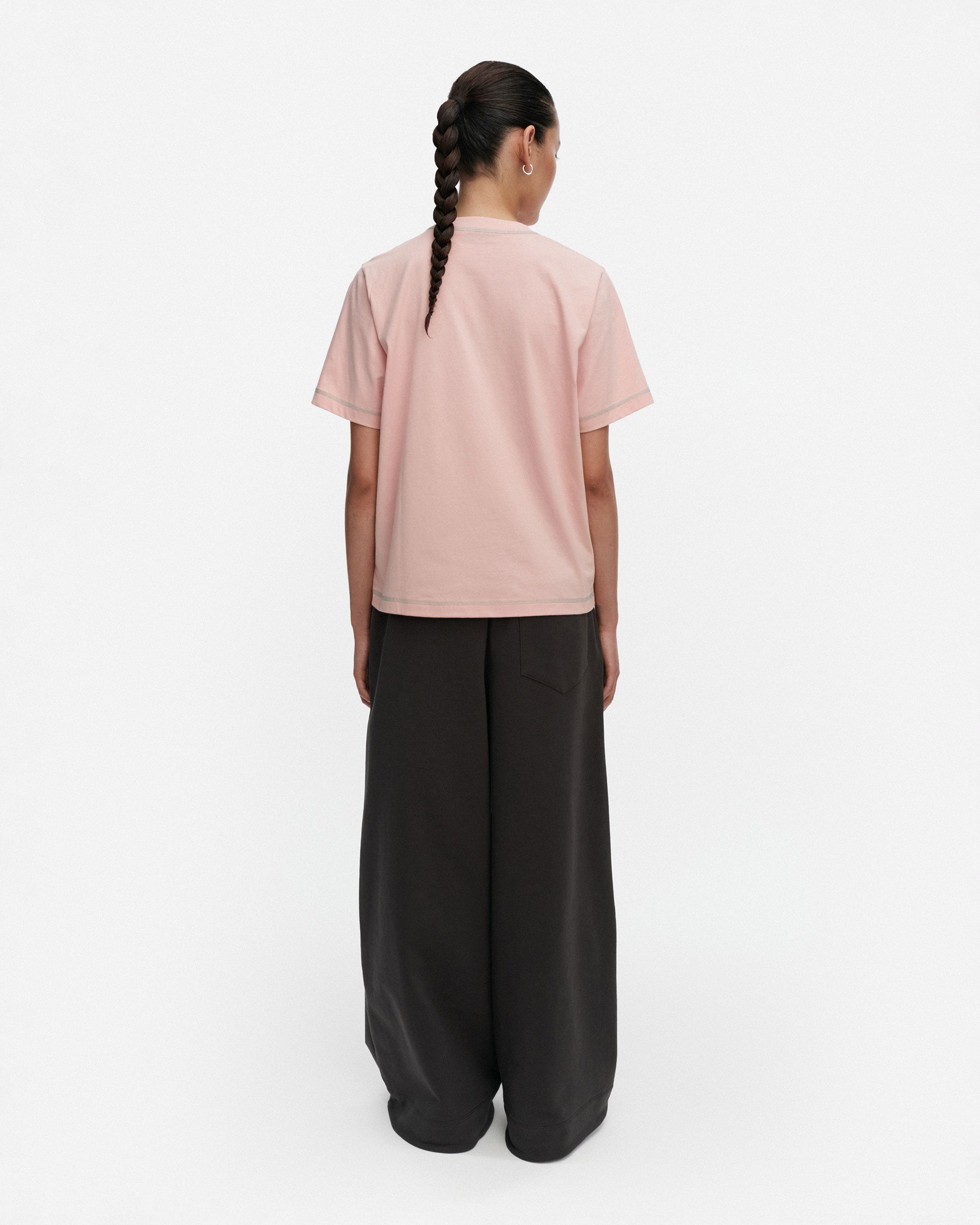 marimekko　LIUSKE UNIIKKO PLACEMENT 限定 Marimekko Nopeus Unikko Tribute Placement T-Shirt – KIITOSlife