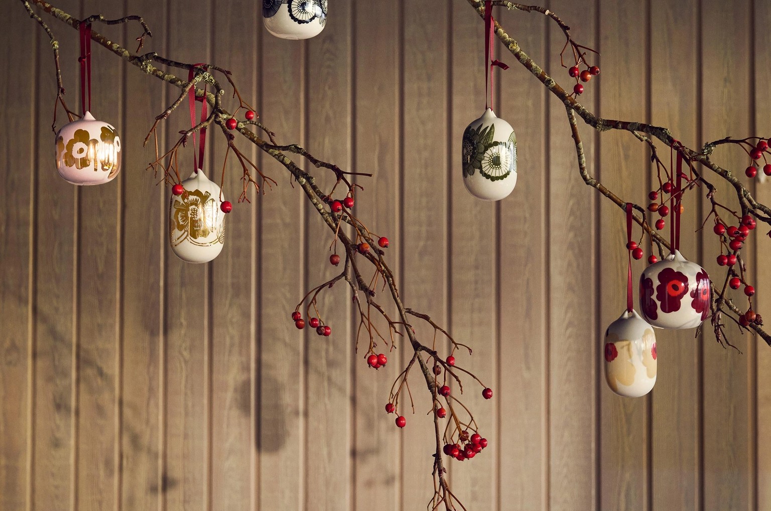 Ornaments in Unikko and Siirtolapuutarha pattern.