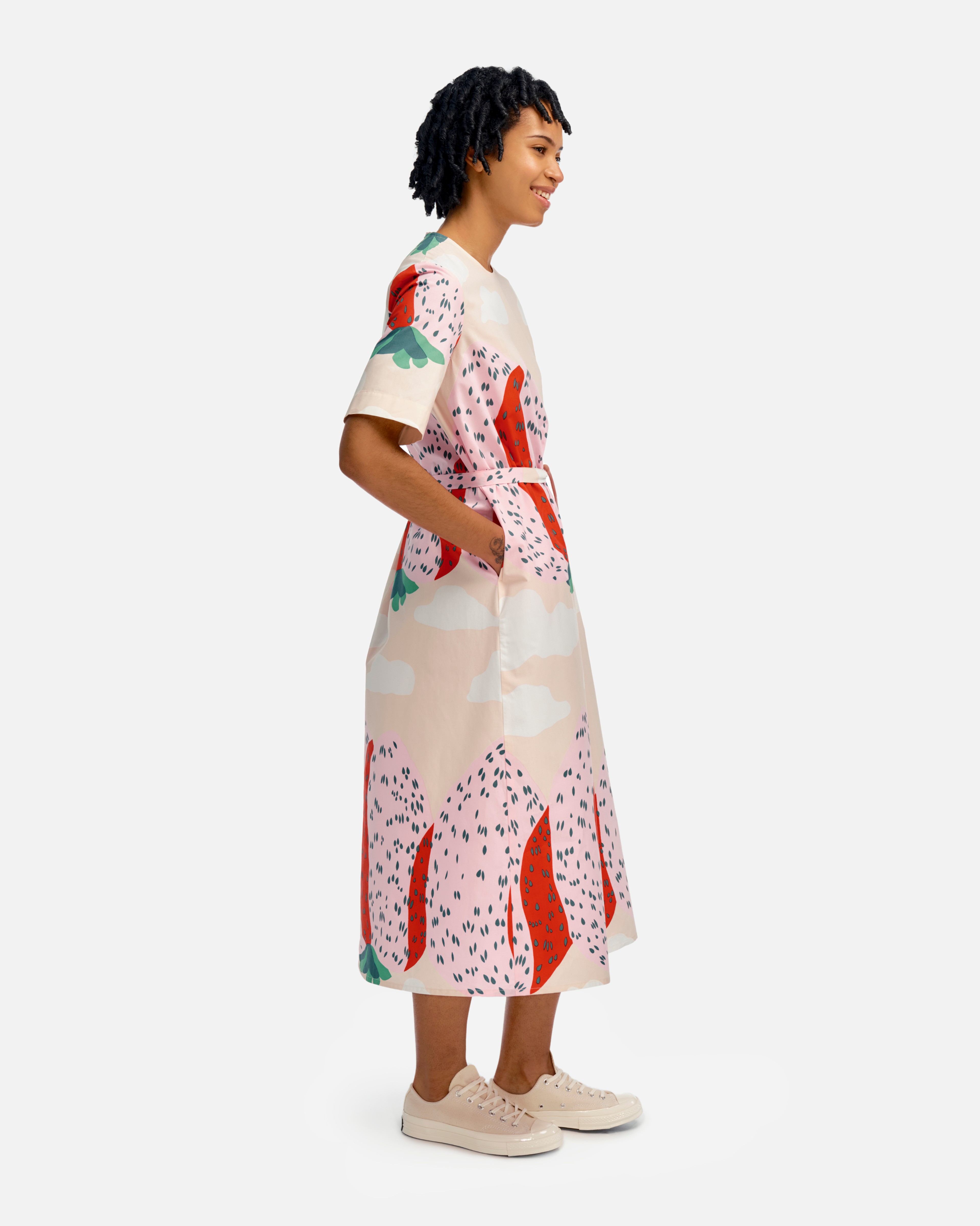 Kotelo Mansikkavuoret, Puuvillapopliinimekko, persikka, v.punainen, vihreä,