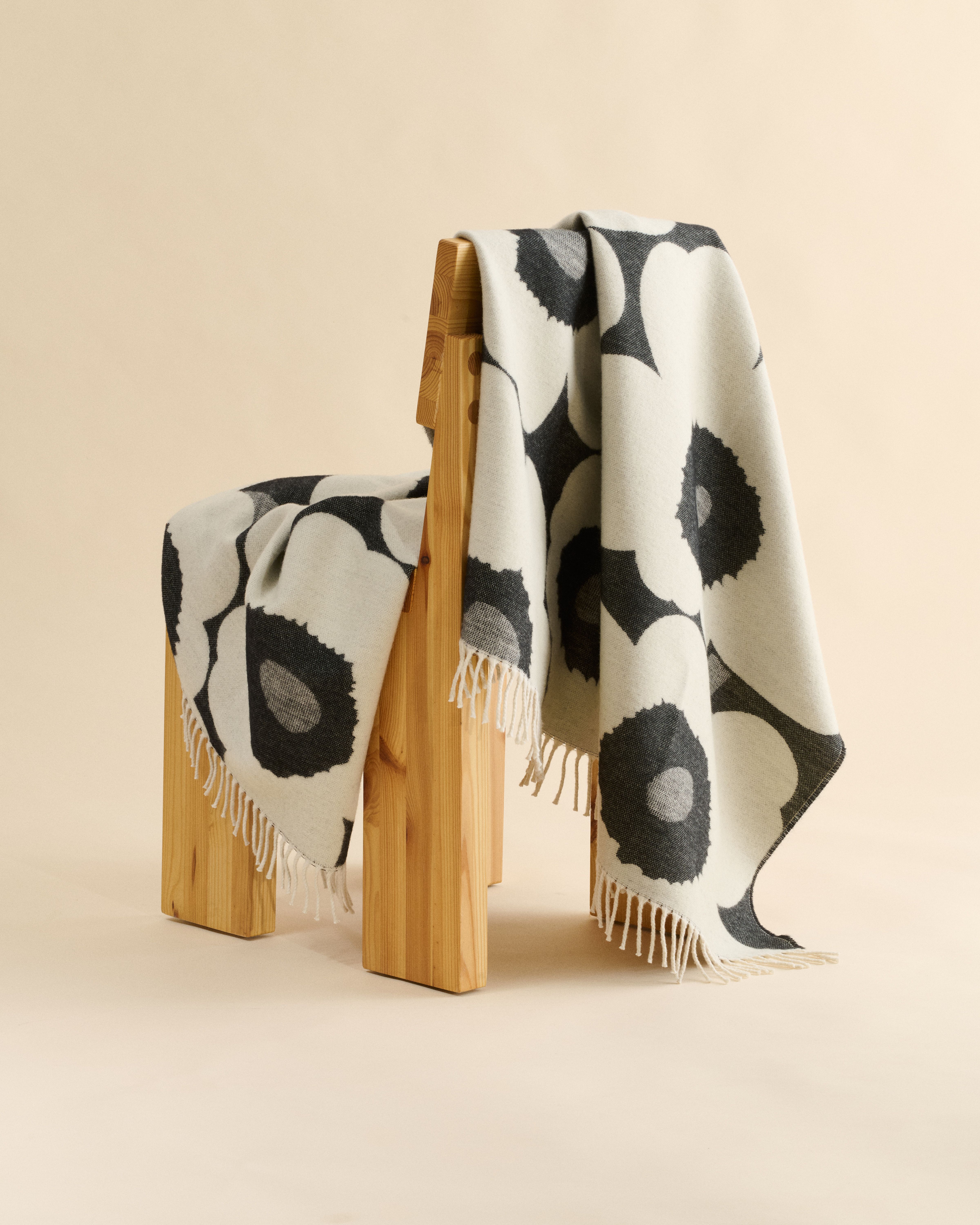 Unikko blanket 130x180 cm white,black | Marimekko