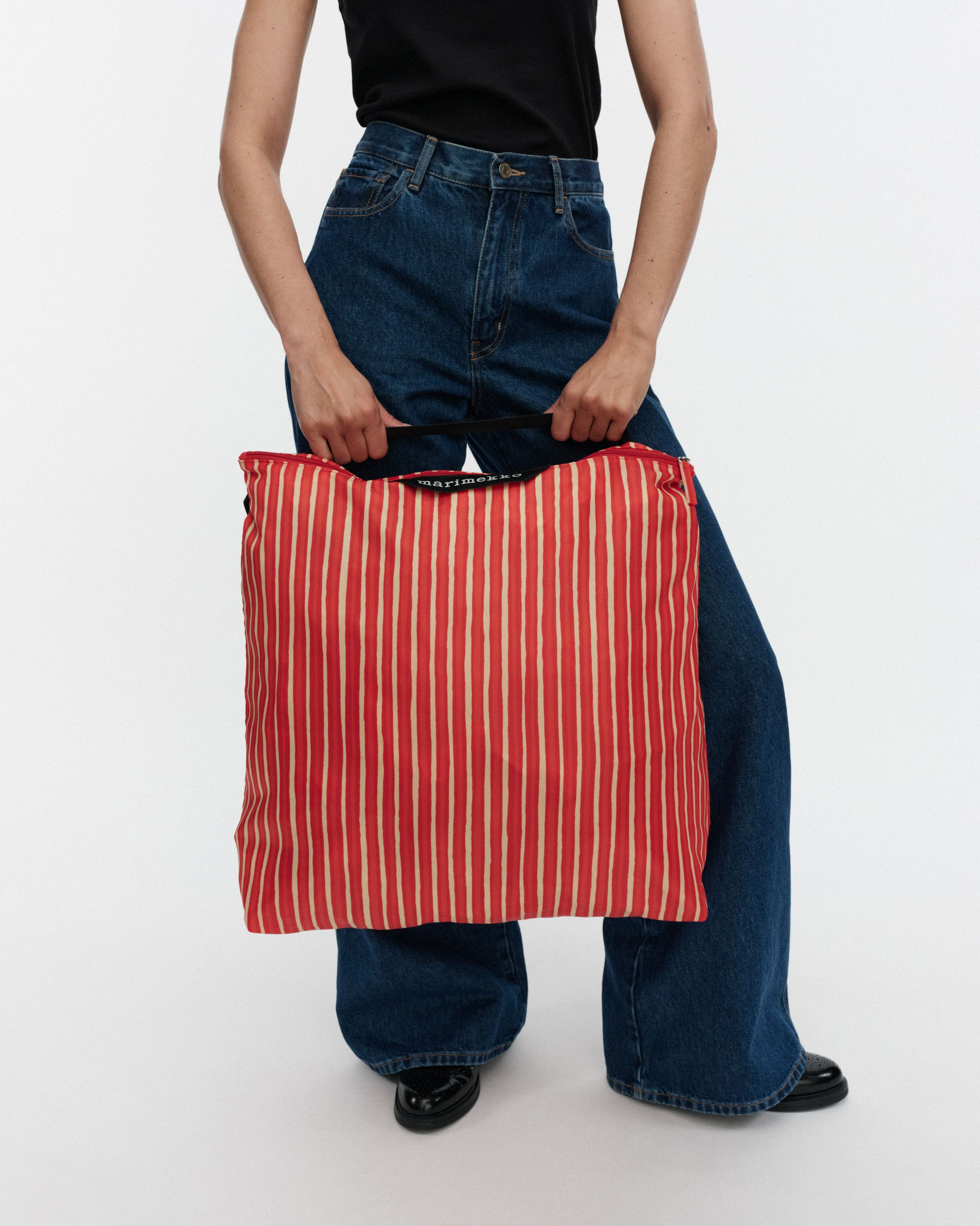 Neat Crossbody Piccolo L Shoulder bag red, beige | Marimekko