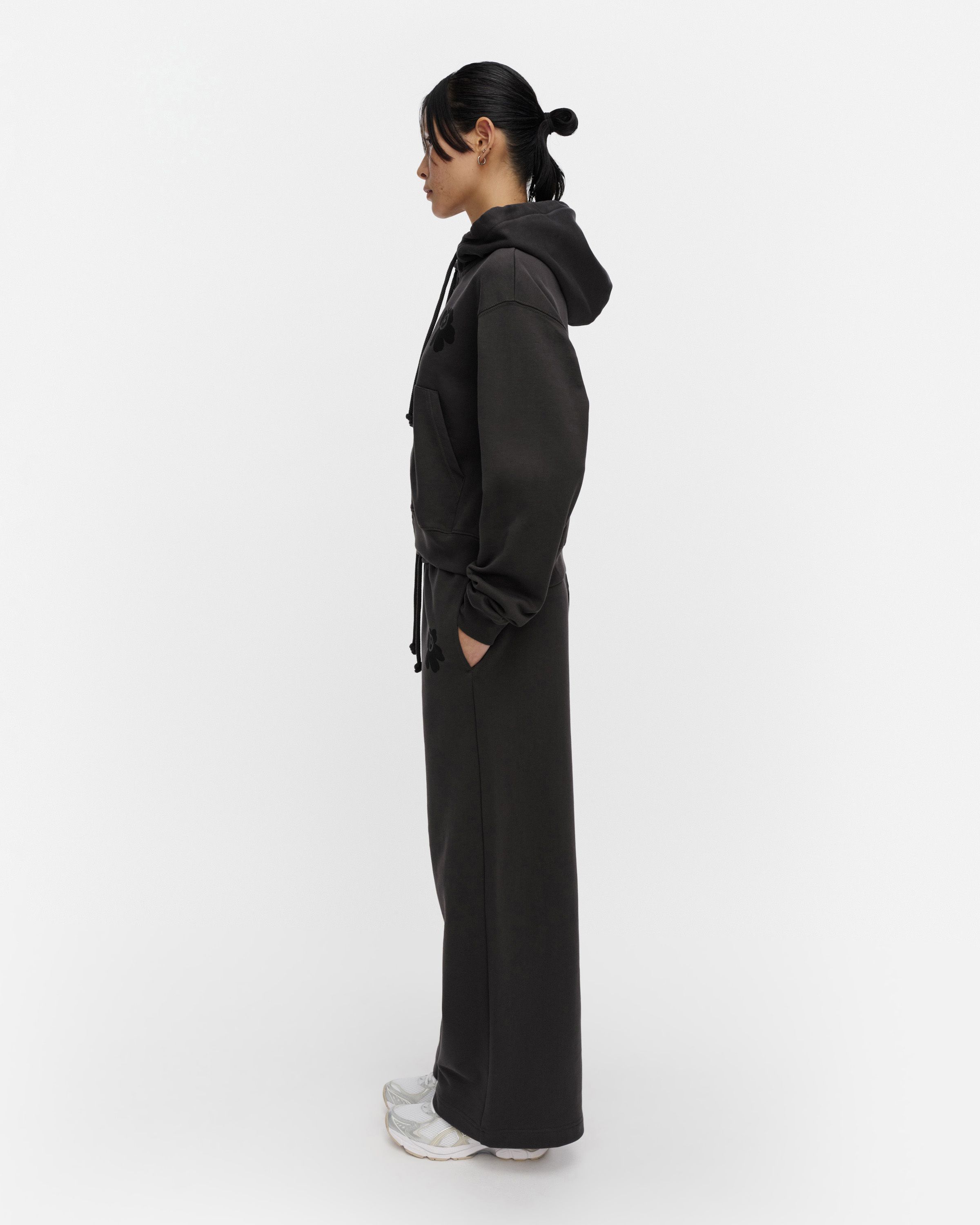Naturaali Unikko Placement Kioski sweatpants | Marimekko