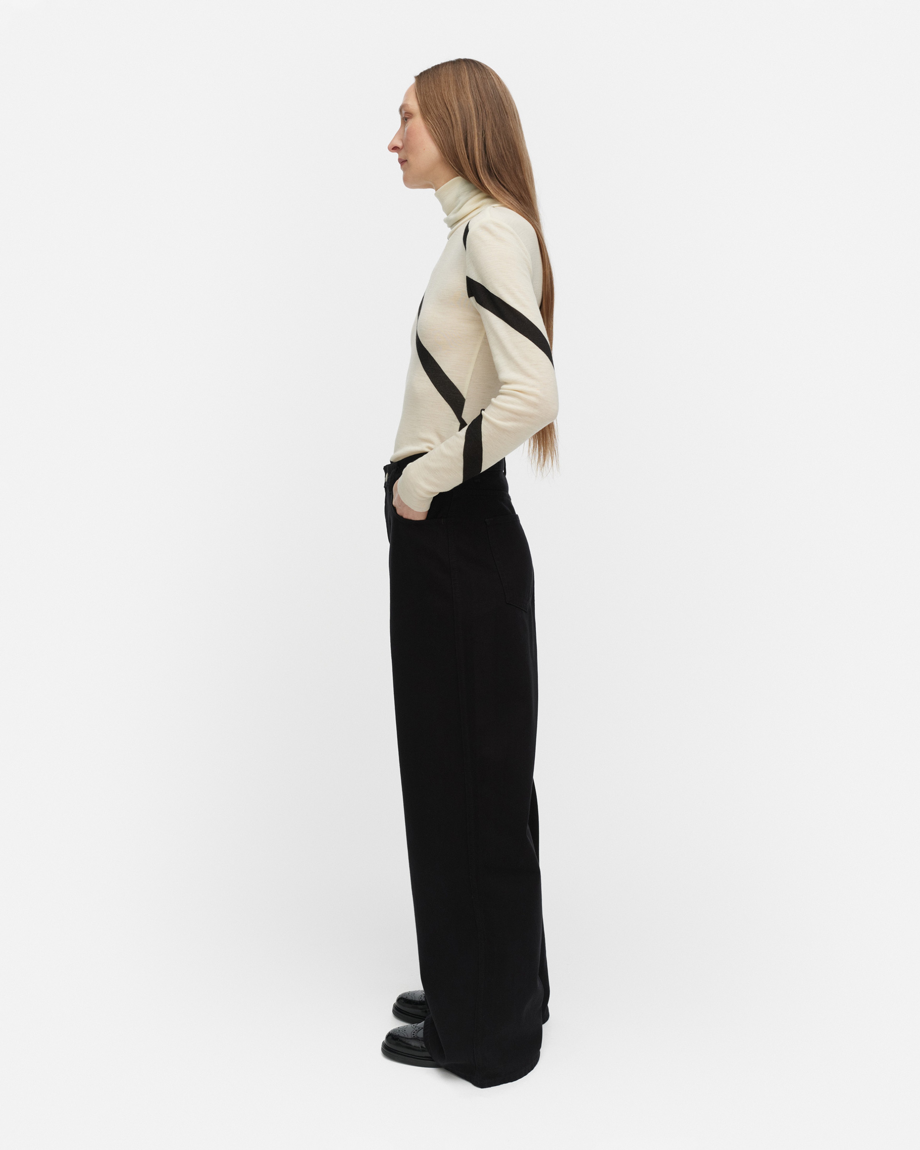 Vilina Basso, Wool turtleneck shirt, off white, black,