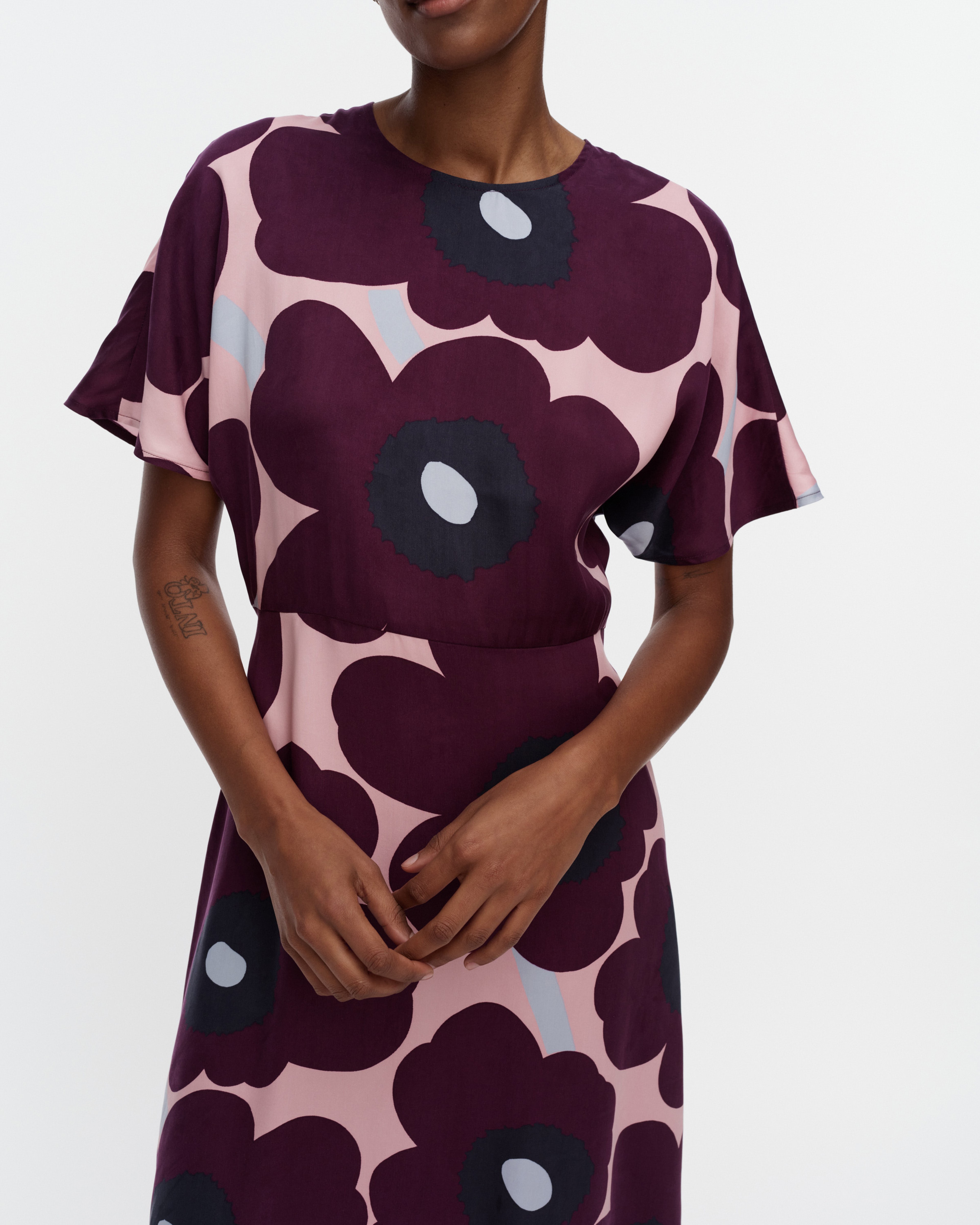 Heleä Unikko, Mekko, tummanliila, va.pun., va.sin.,