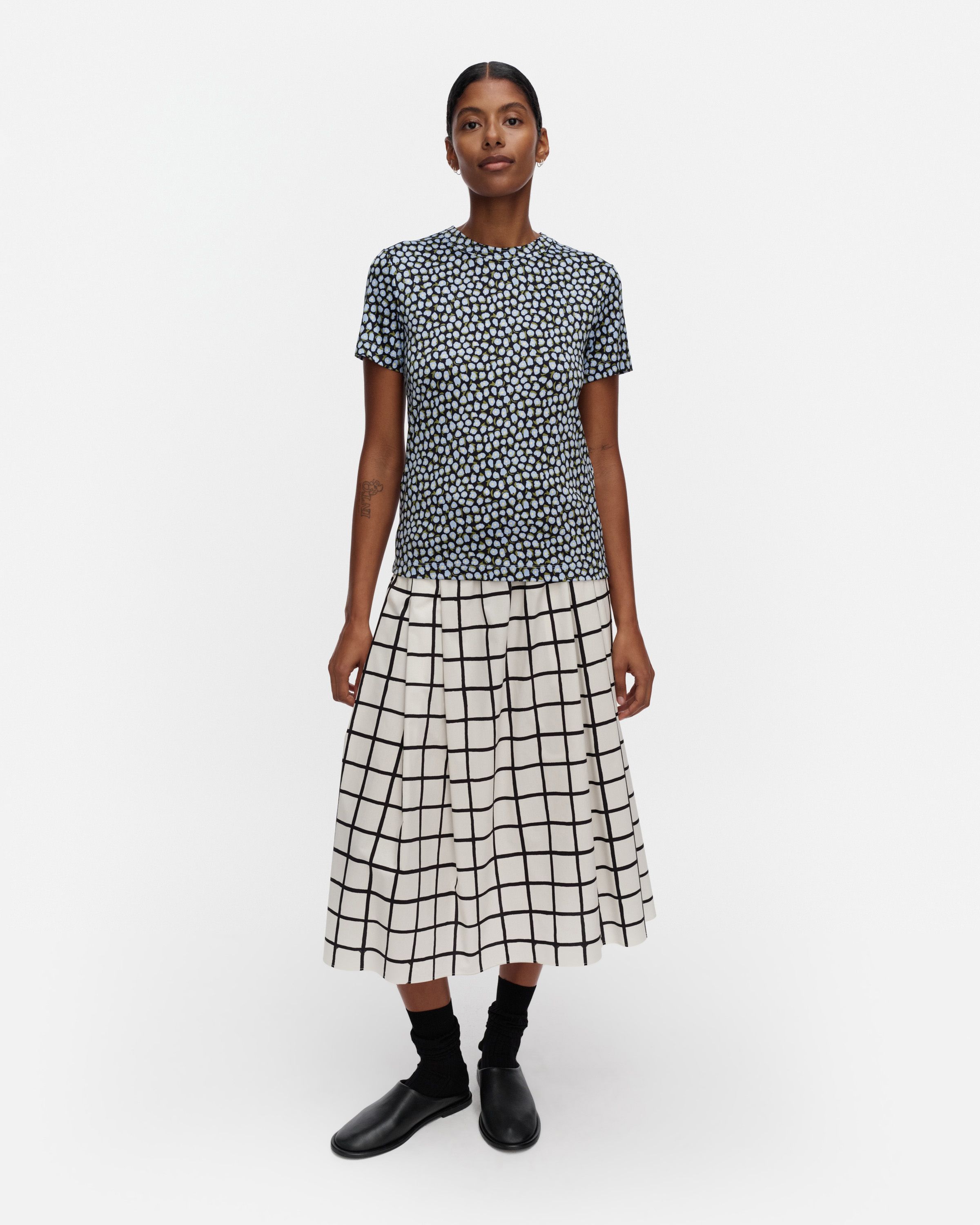洋書 surrur tee oma marimekkosi Sykkyrä Pikku Vikuri T-shirt light blue, dark blue, green | Marimekko