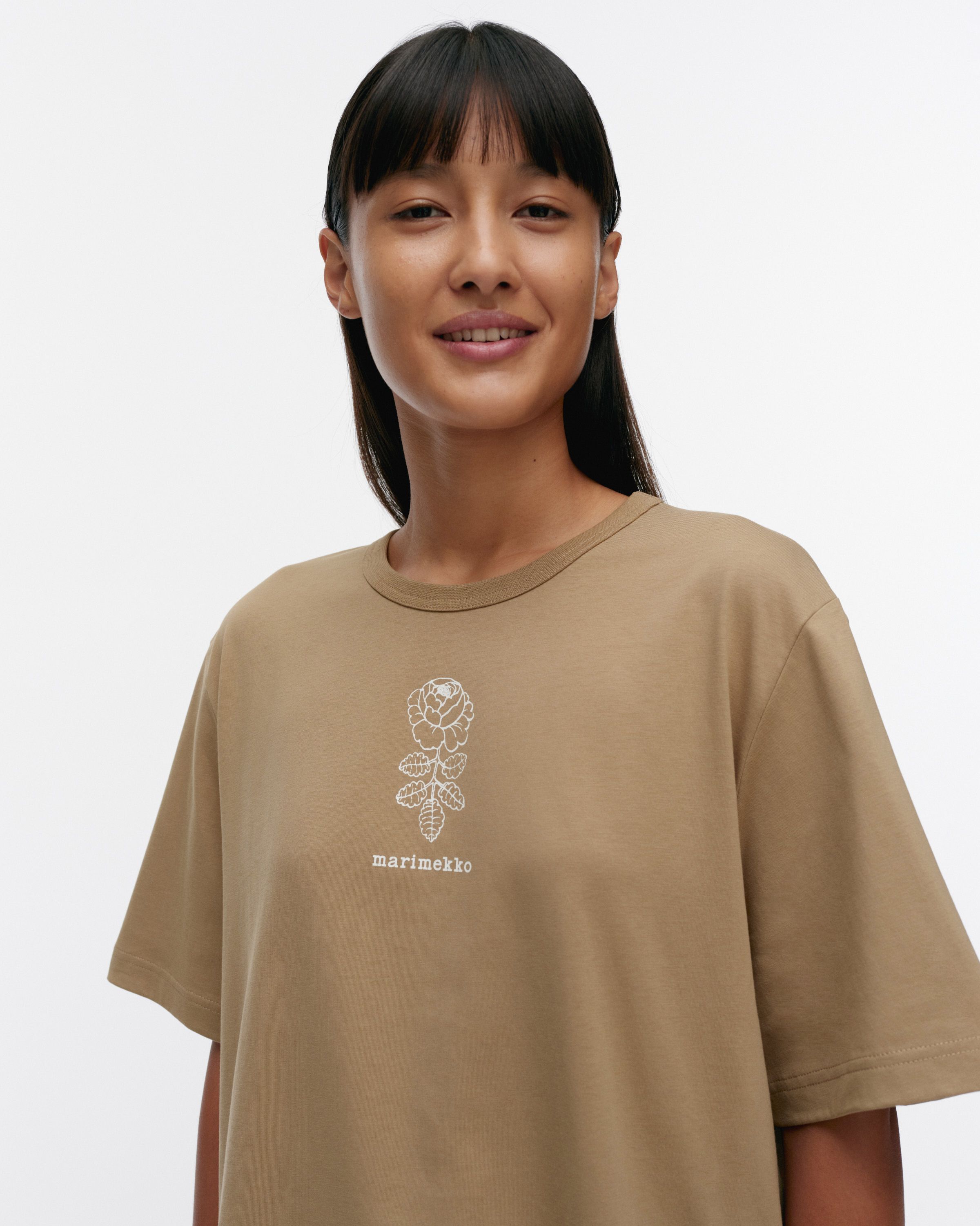 マリメッコVeisto Vihkiruusu Placement Tシャツ Vihne Vihkiruusu Placement Tシャツ | Maija Isola | Marimekko