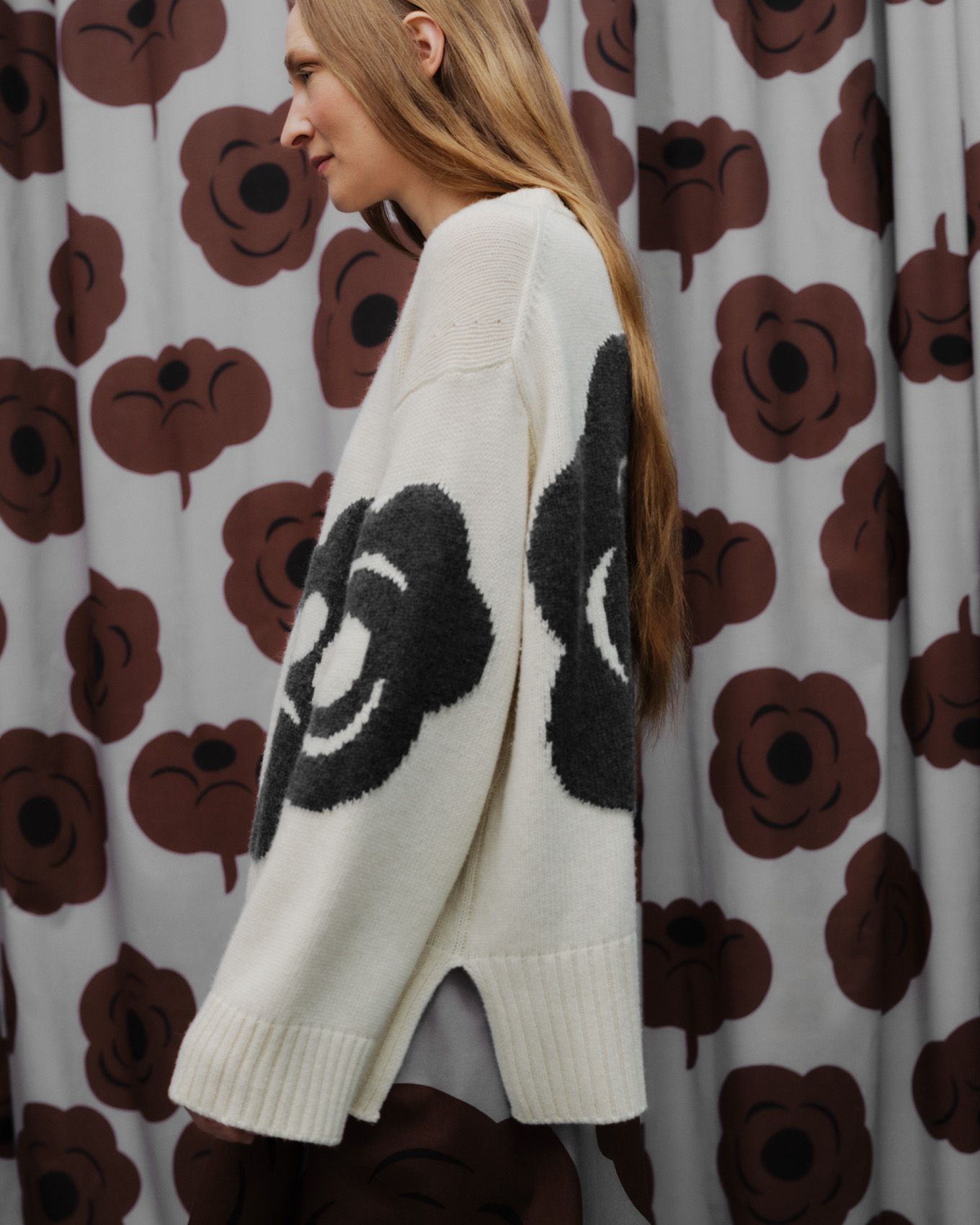Model wearing white knit with Tumma print.