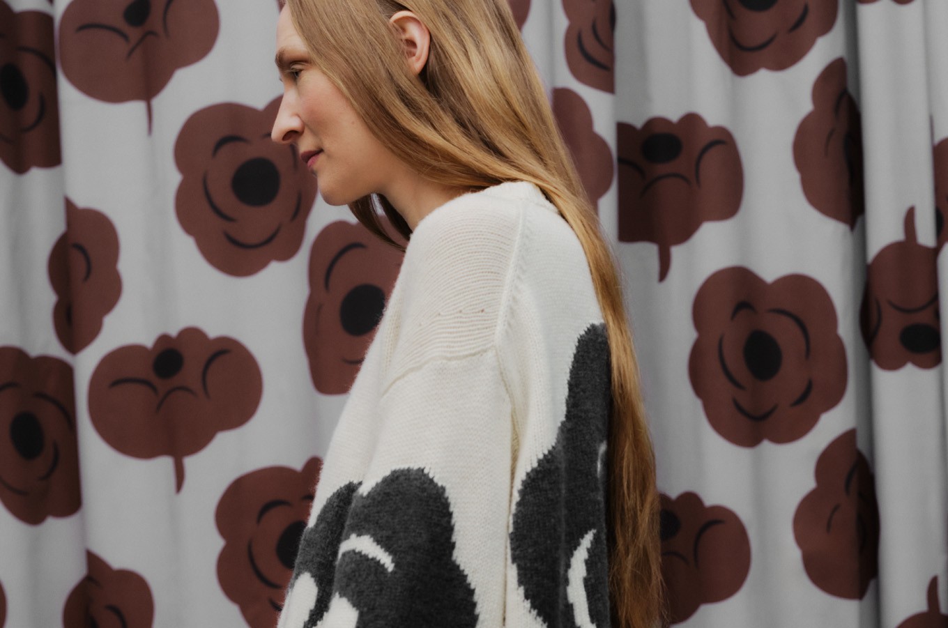 Model wearing white knit with Tumma print.