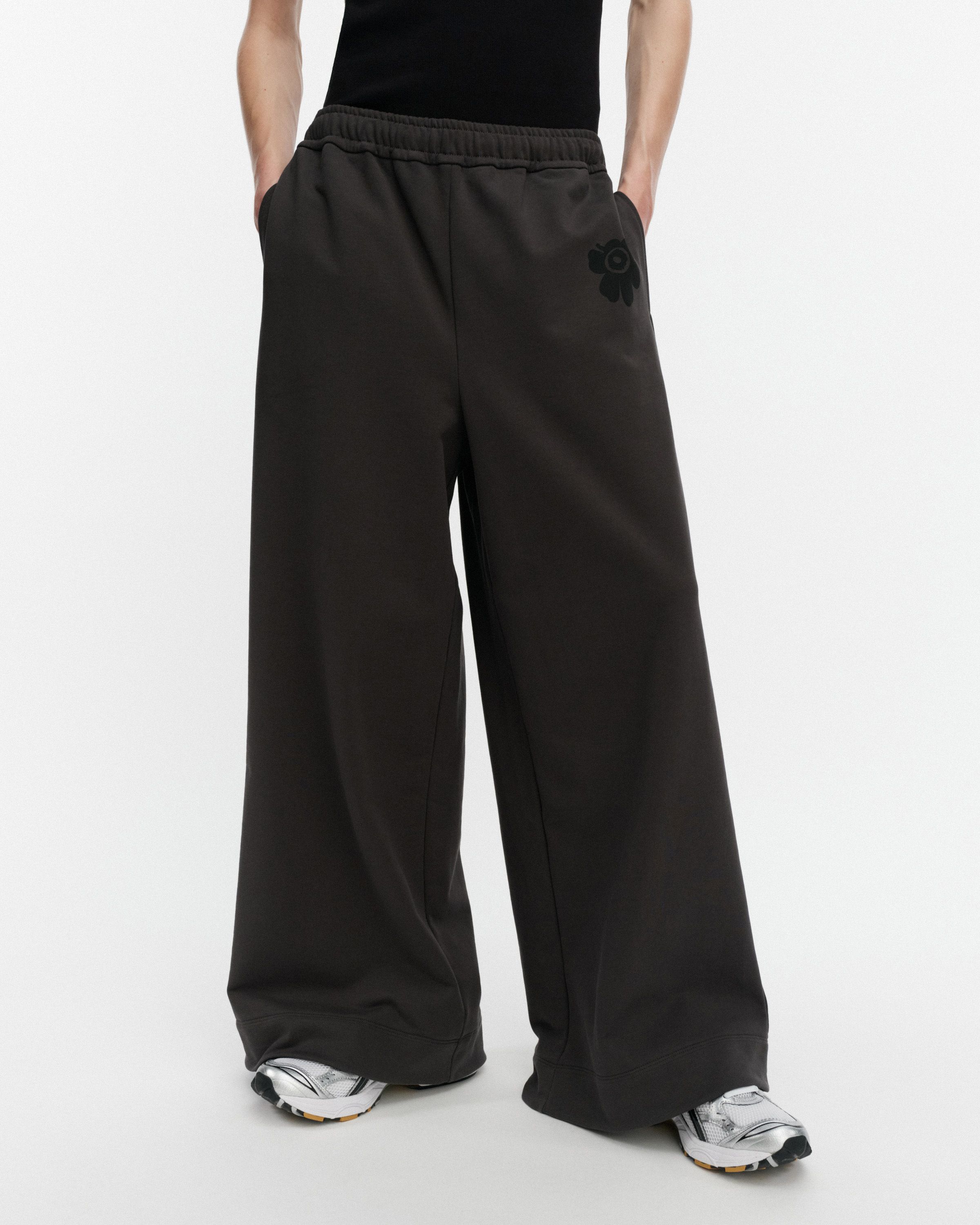 Naturaali Unikko Placement Kioski sweatpants | Marimekko