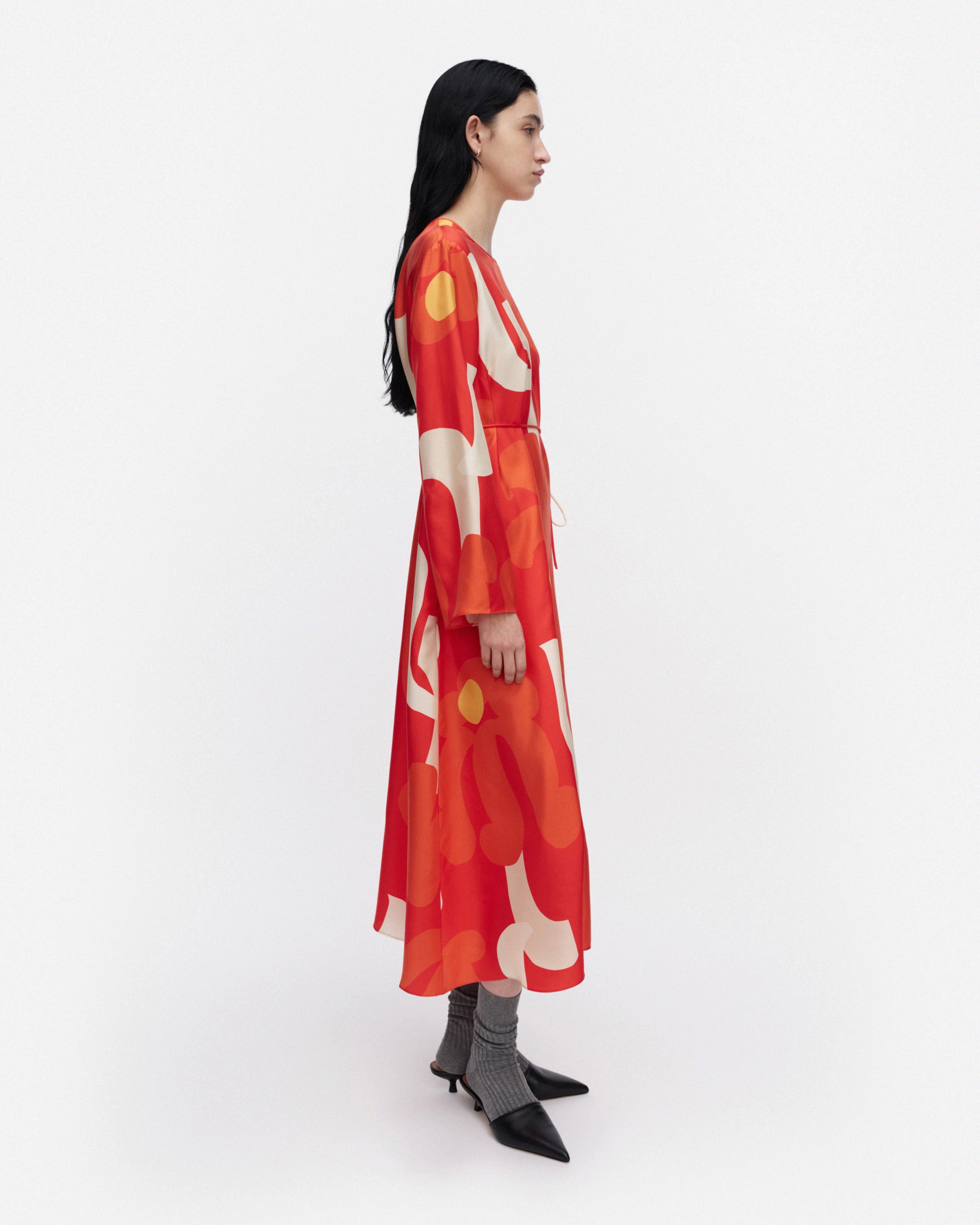Keskenään Kukkahattu, Silk dress, red, light yellow, beige,