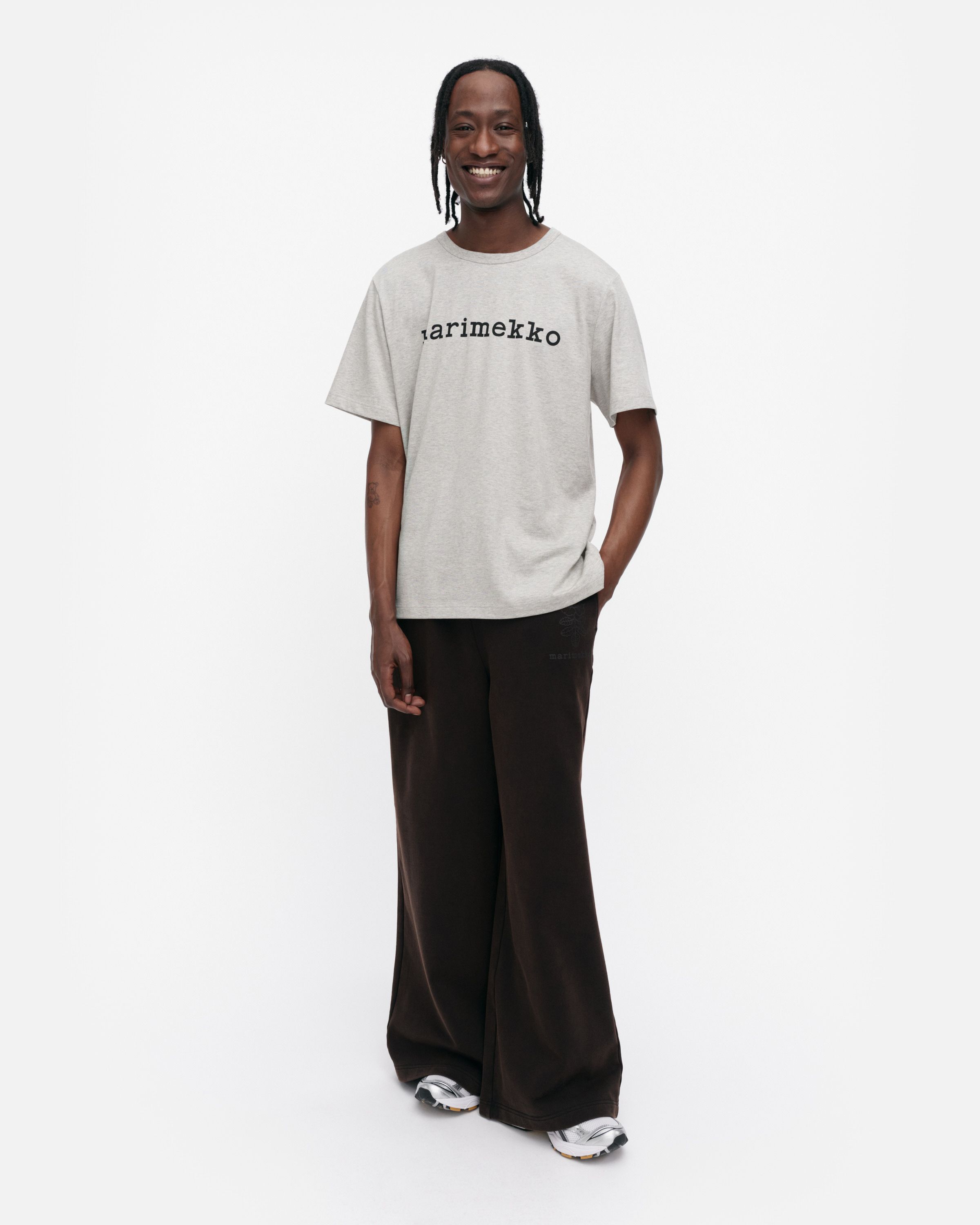 新品 マリメッコ Vihne Logo Placement Tシャツ XXS Vihne Logo Placement Kioski t-shirt | Marimekko