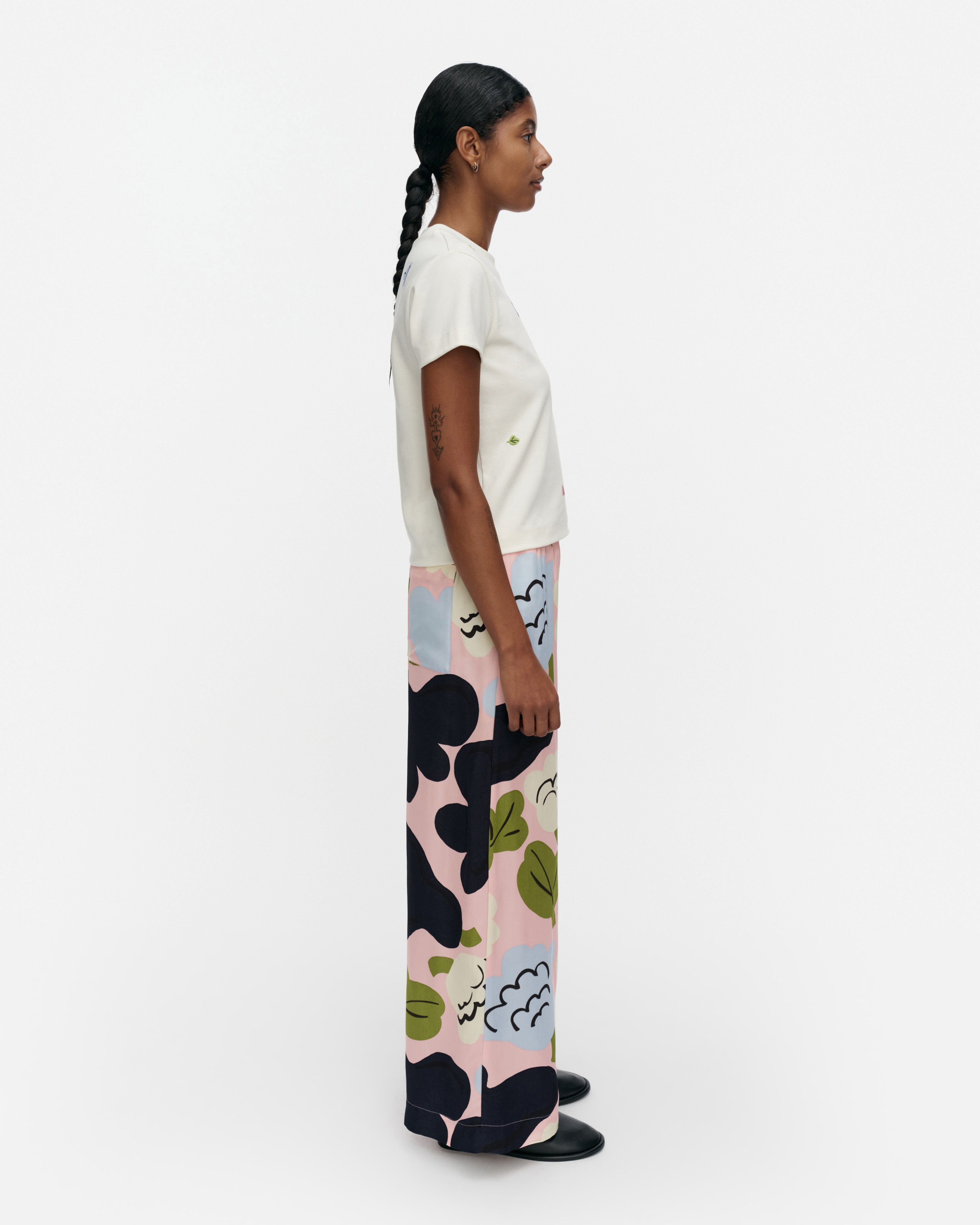 Vaihtelu Kukasta Kukkaan, Trousers, lt. pink, dk. blue, lt. blue,