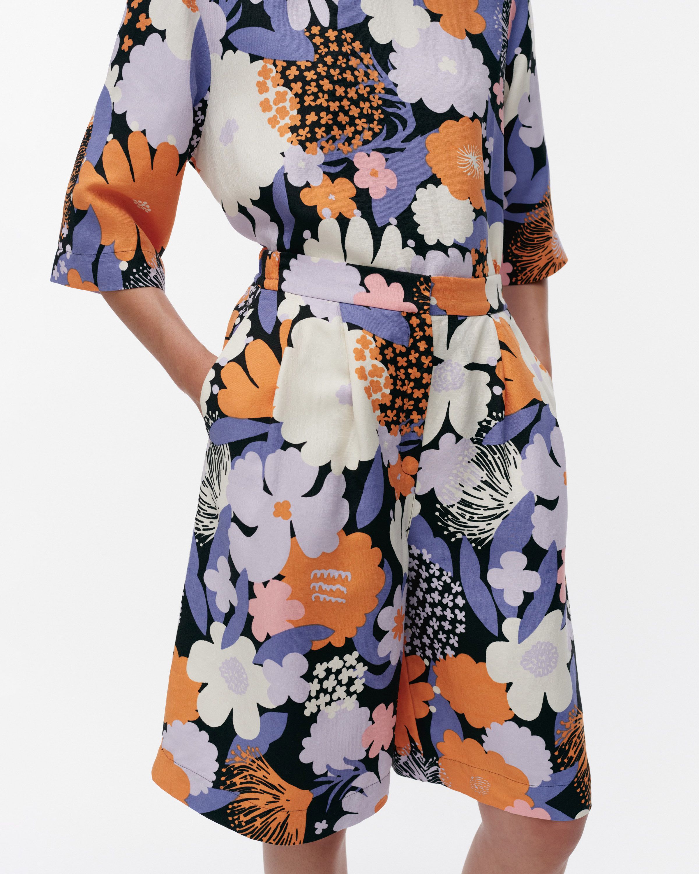 Kasvisto Suvikimppu shorts lilac, orange, black, off whi. | Marimekko