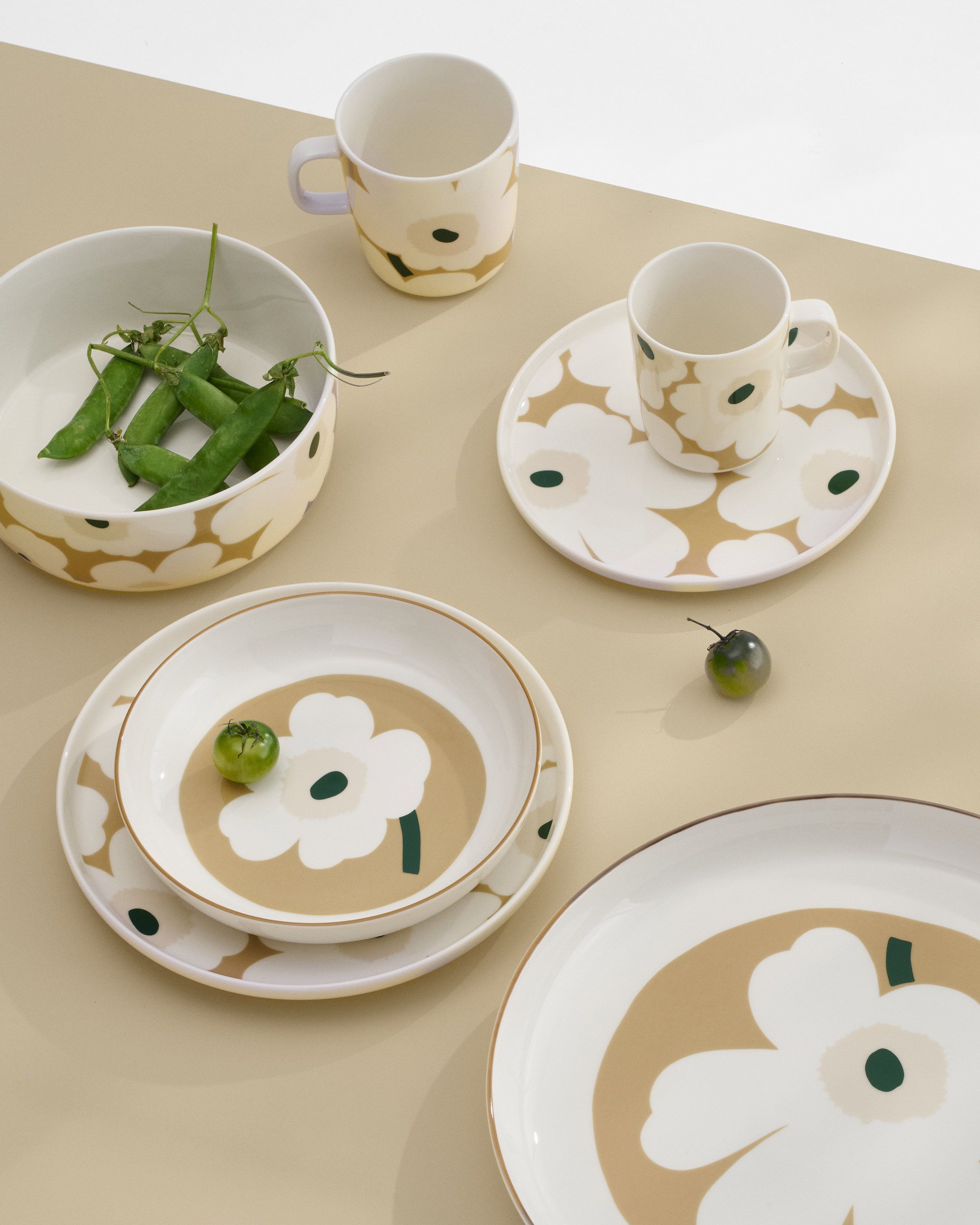 Oiva / Unikko bowl 2.5 dl white,black | Marimekko