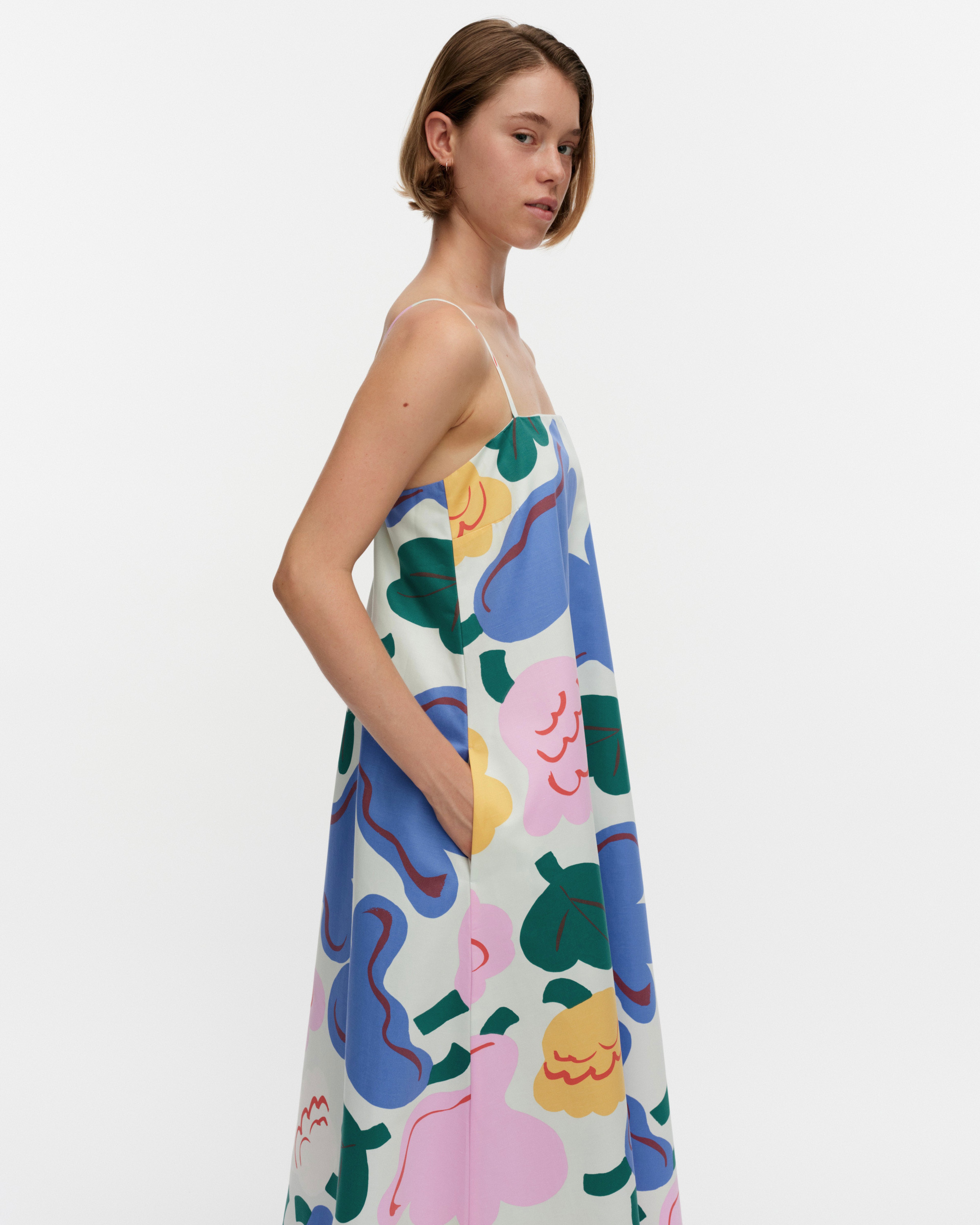 Huvittaa Kukasta Kukkaan Dress