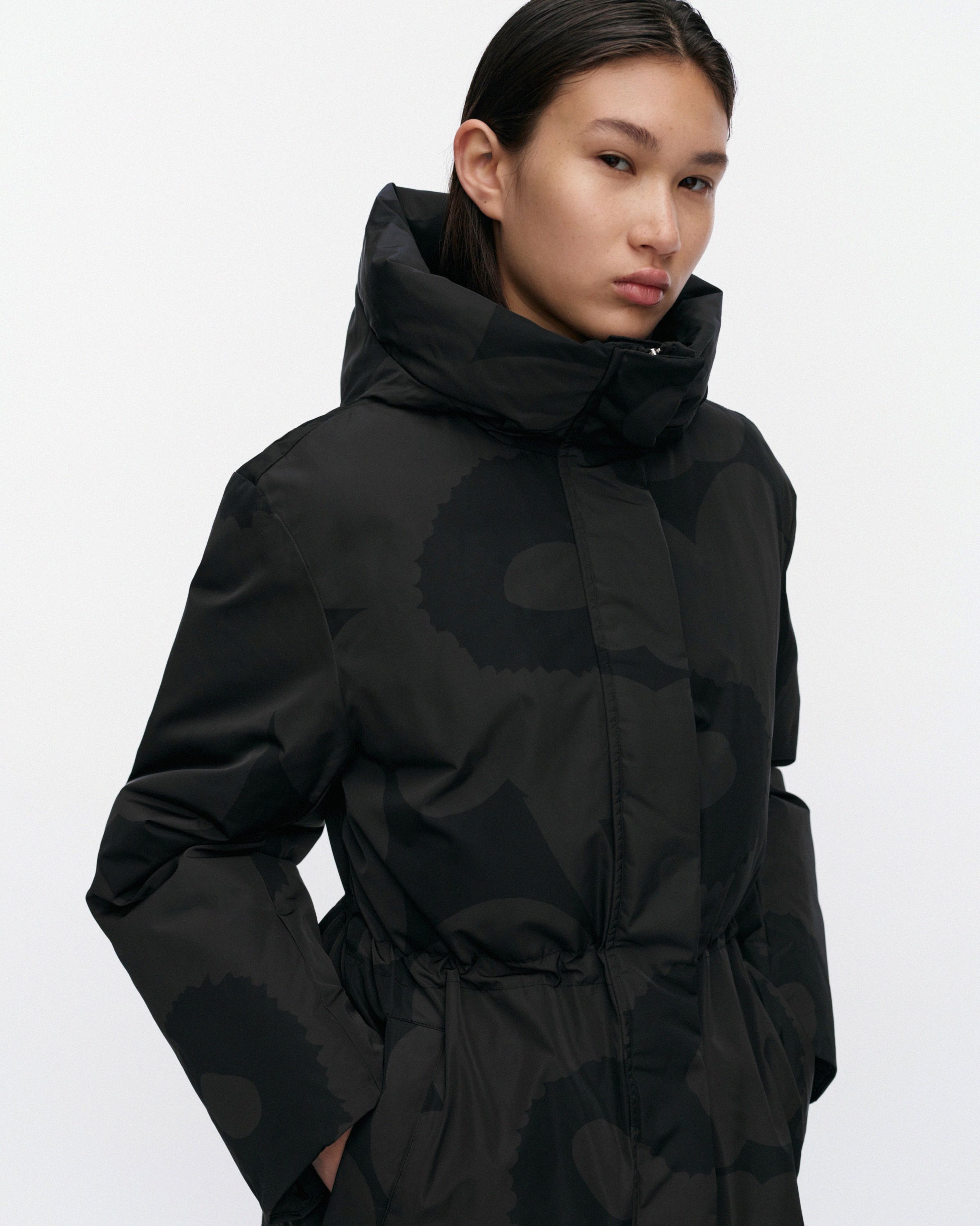 Käännös Unikko Coat black, dark grey | Marimekko