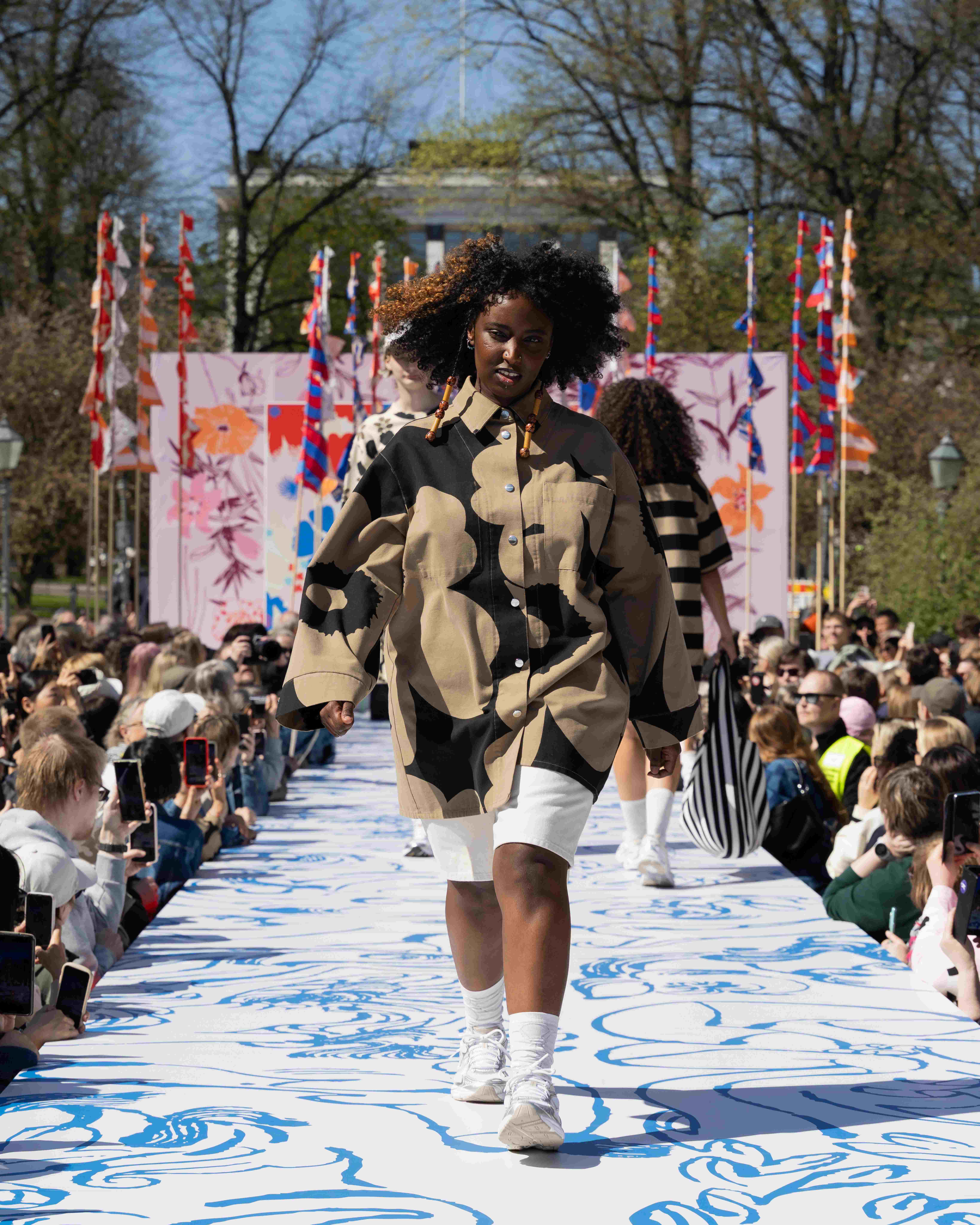 Model wearing Abstraktio coat.