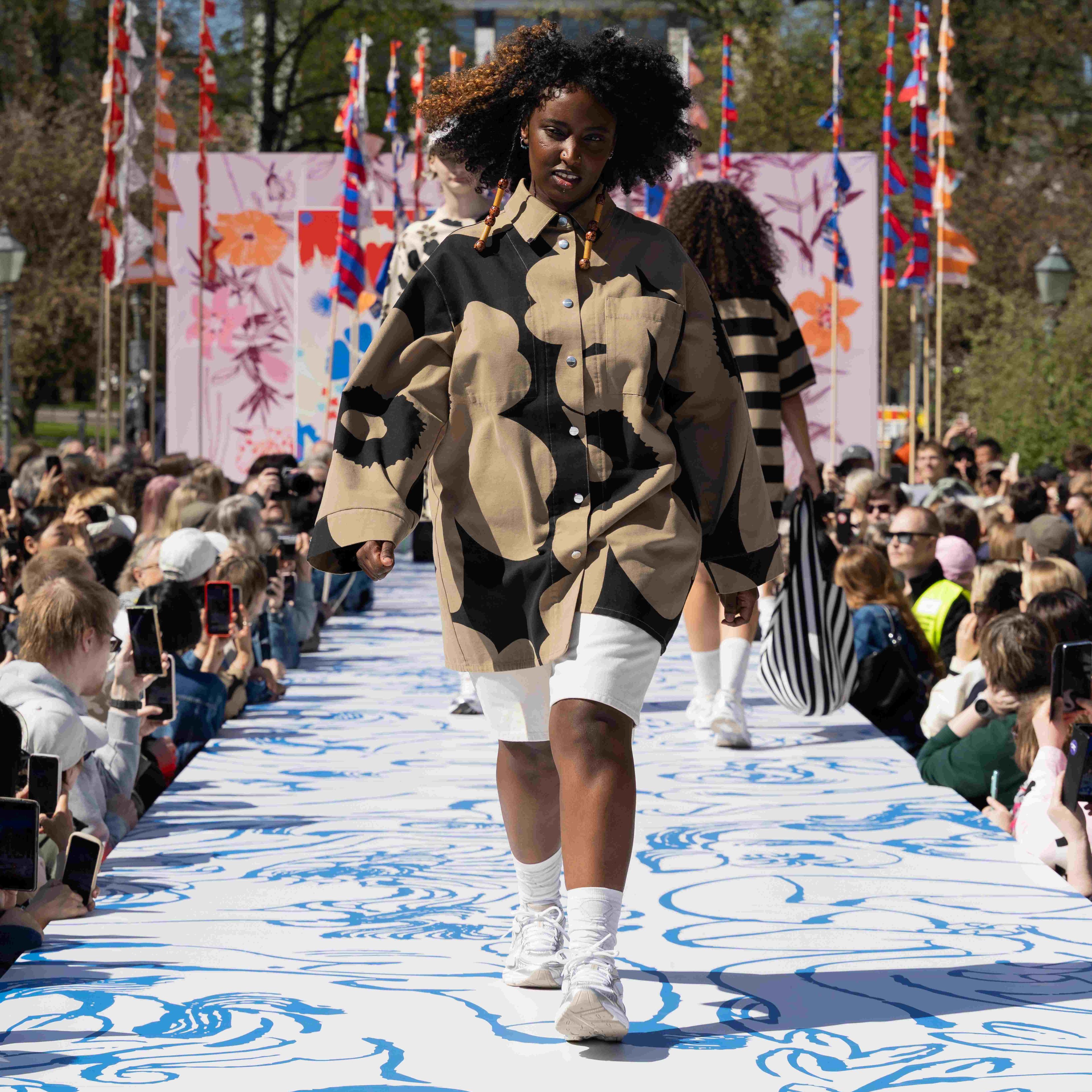 Model wearing Abstraktio coat.