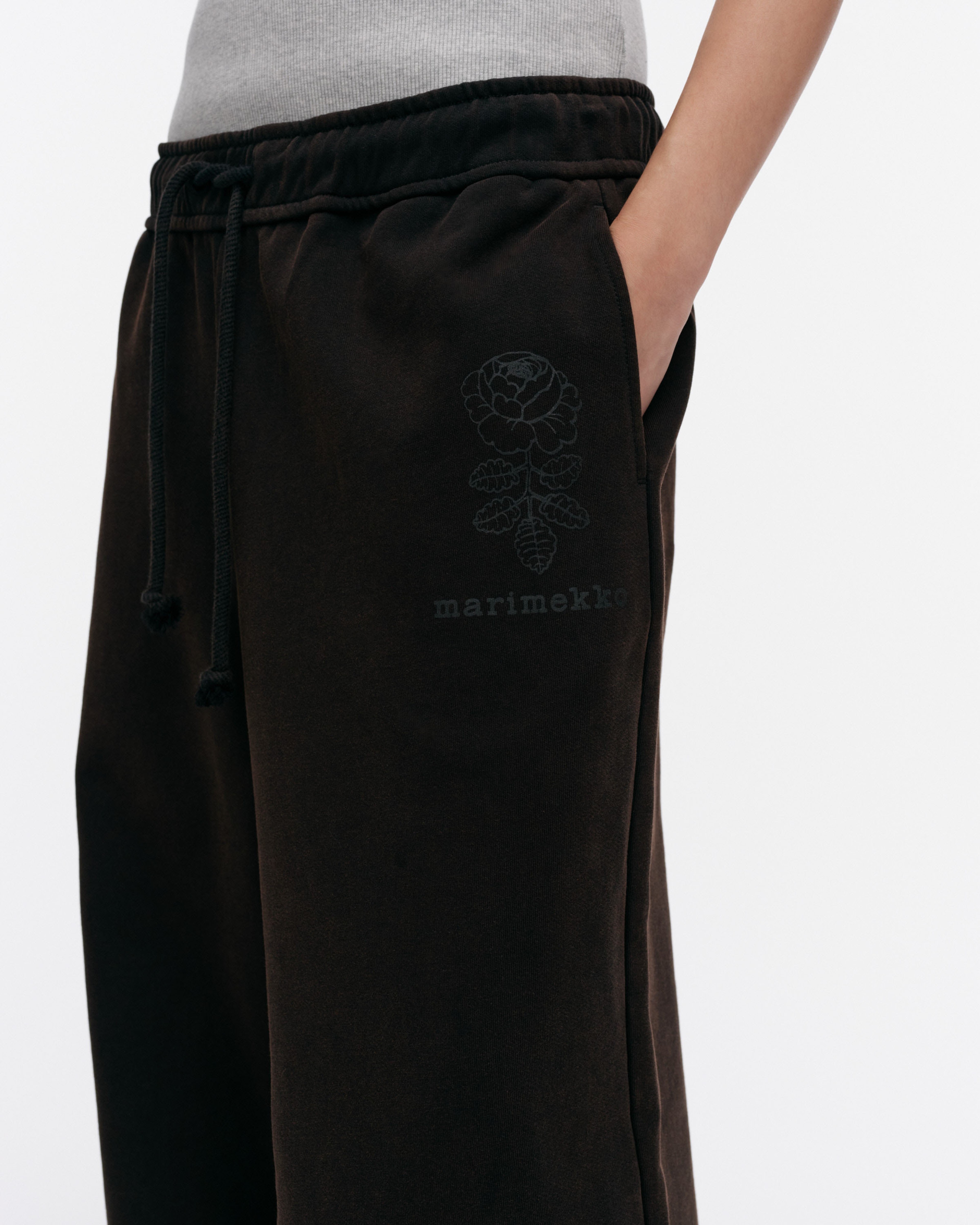 Puuska Vihkiruusu placement, Kioski sweatpants, dark brown, grey,