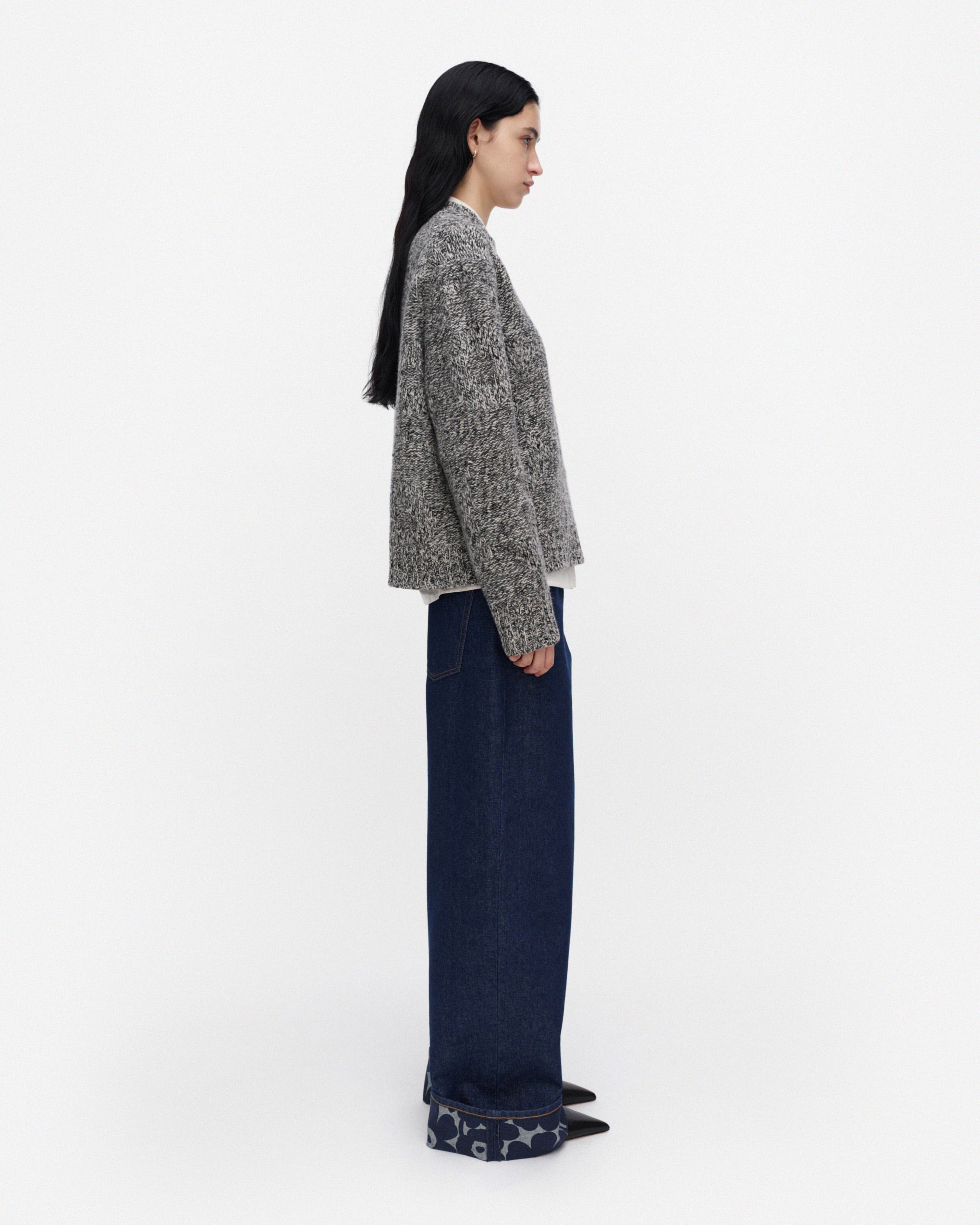 Vainu Unikko, Knitted pullover, off white, black,