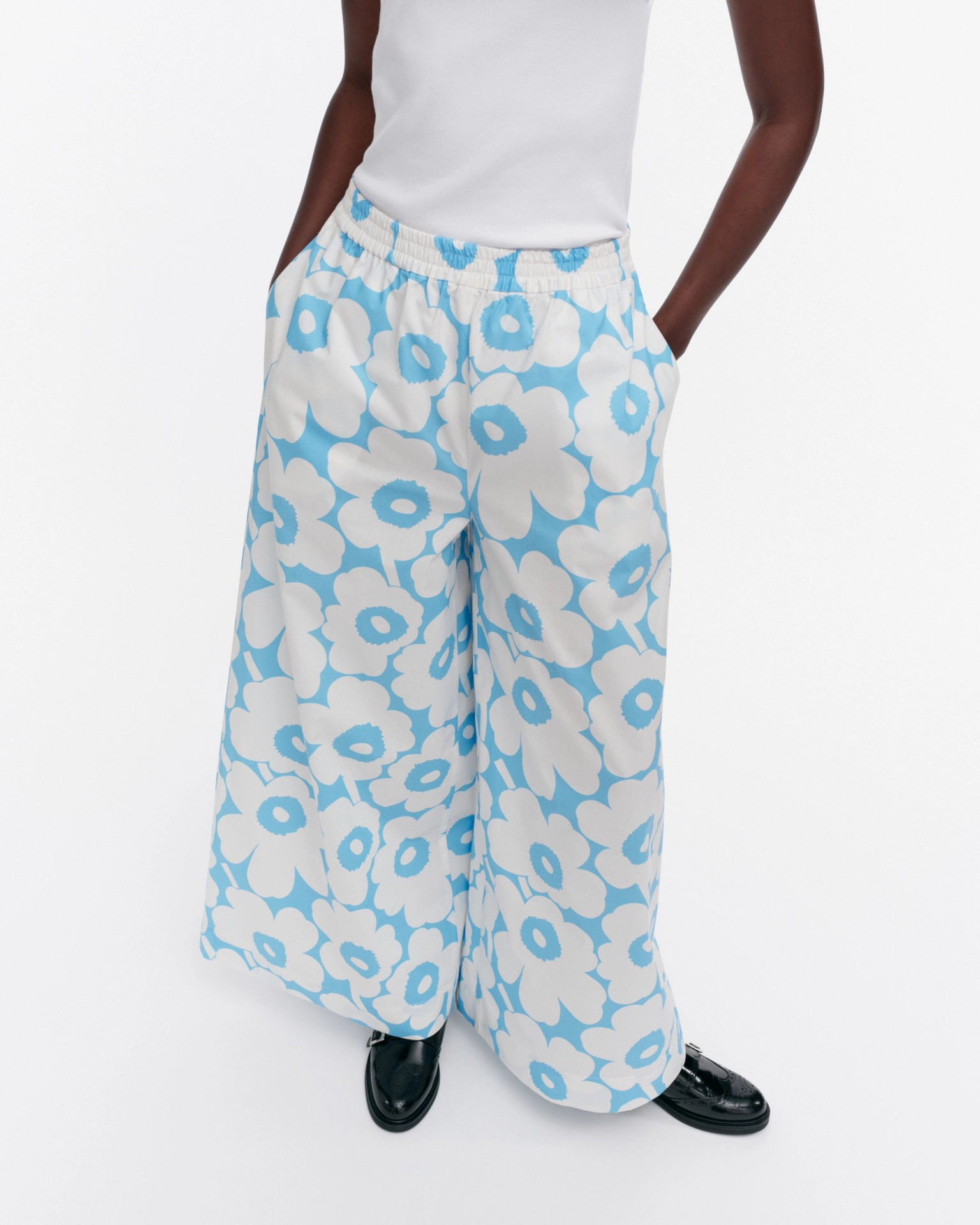 Kohti Unikko, Trousers, blue, off white,