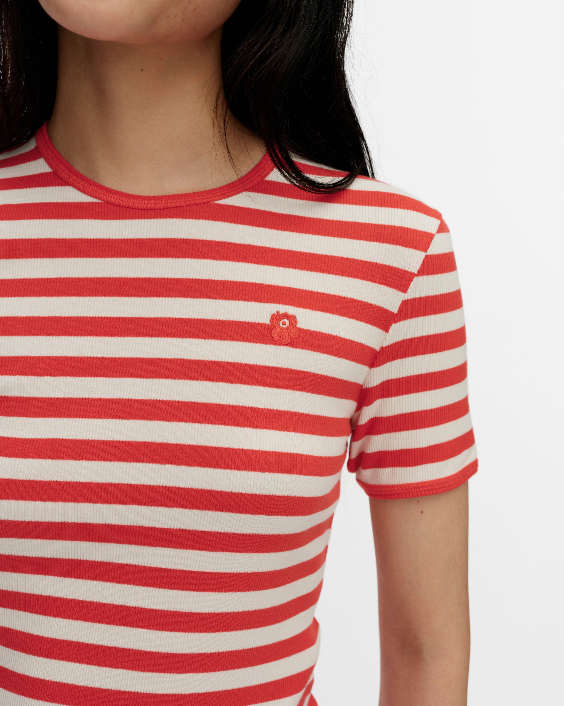 Kukkea Tasaraita Unikko Kioski t-shirt red, off white | Marimekko